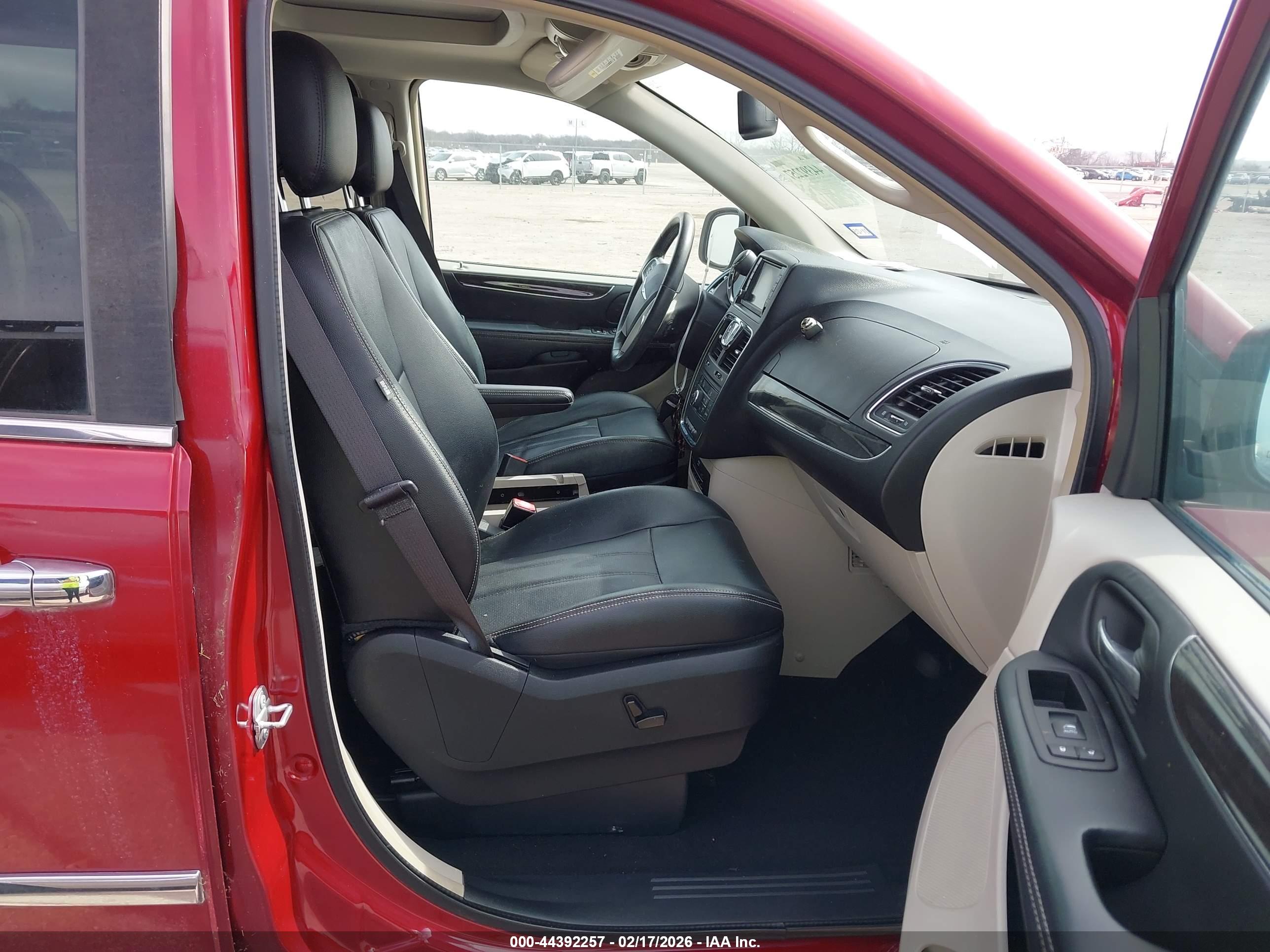 CHRYSLER TOWN image 5