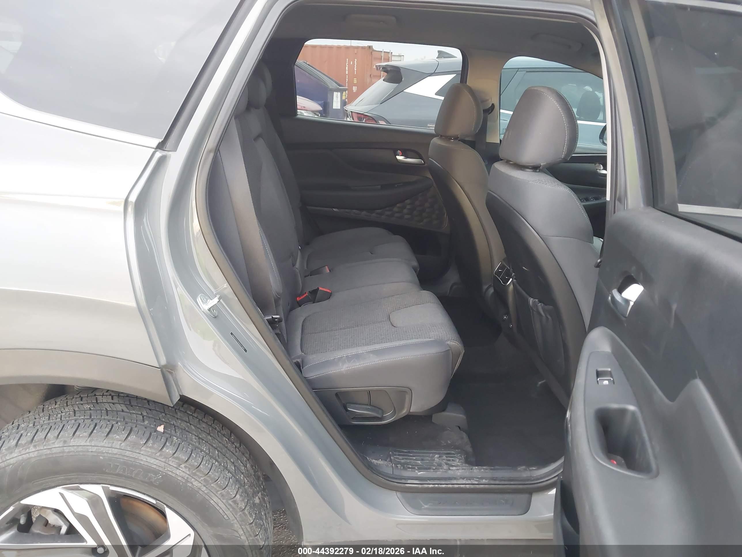 HYUNDAI SANTA image 8