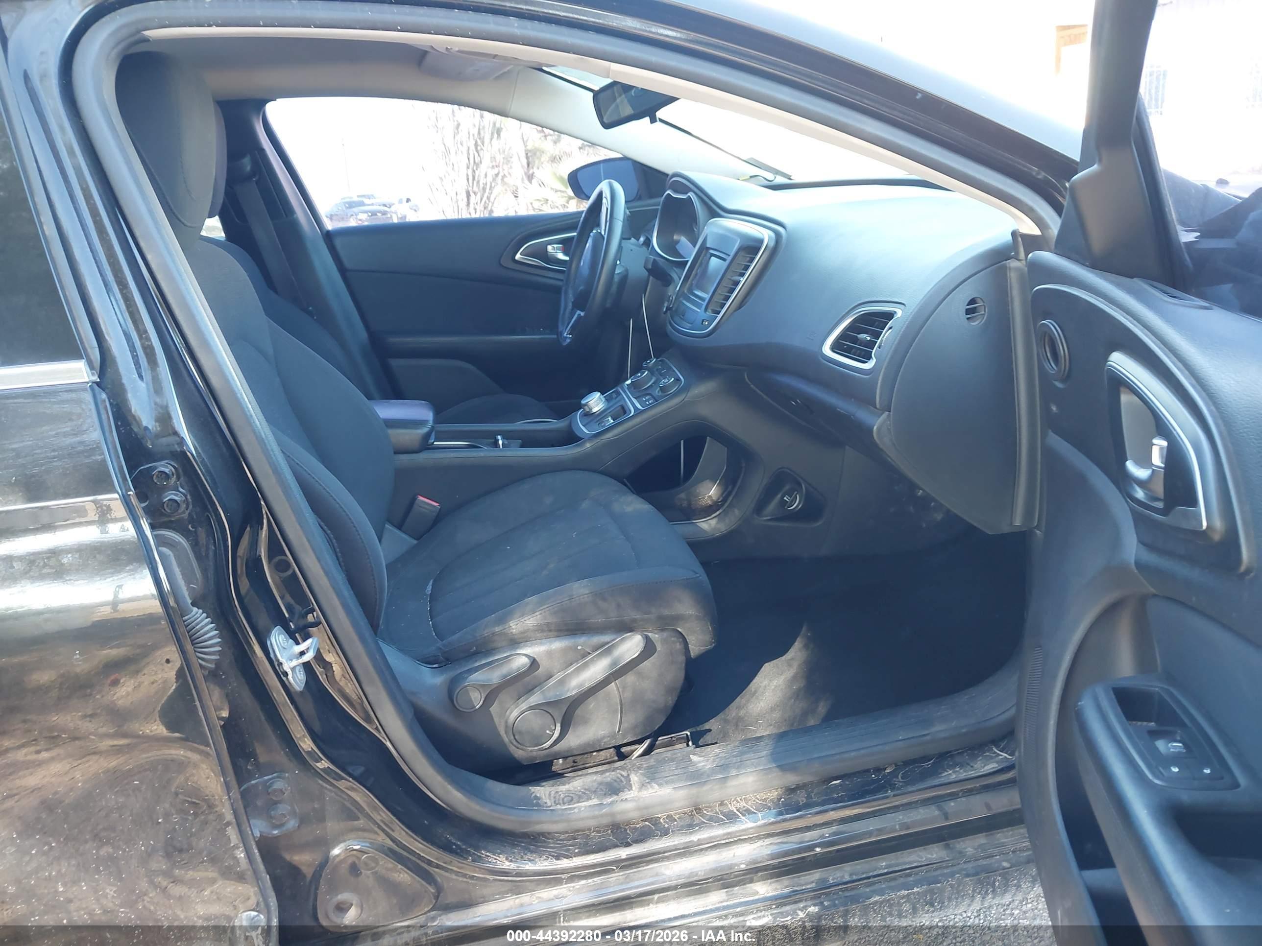 CHRYSLER 200 image 5