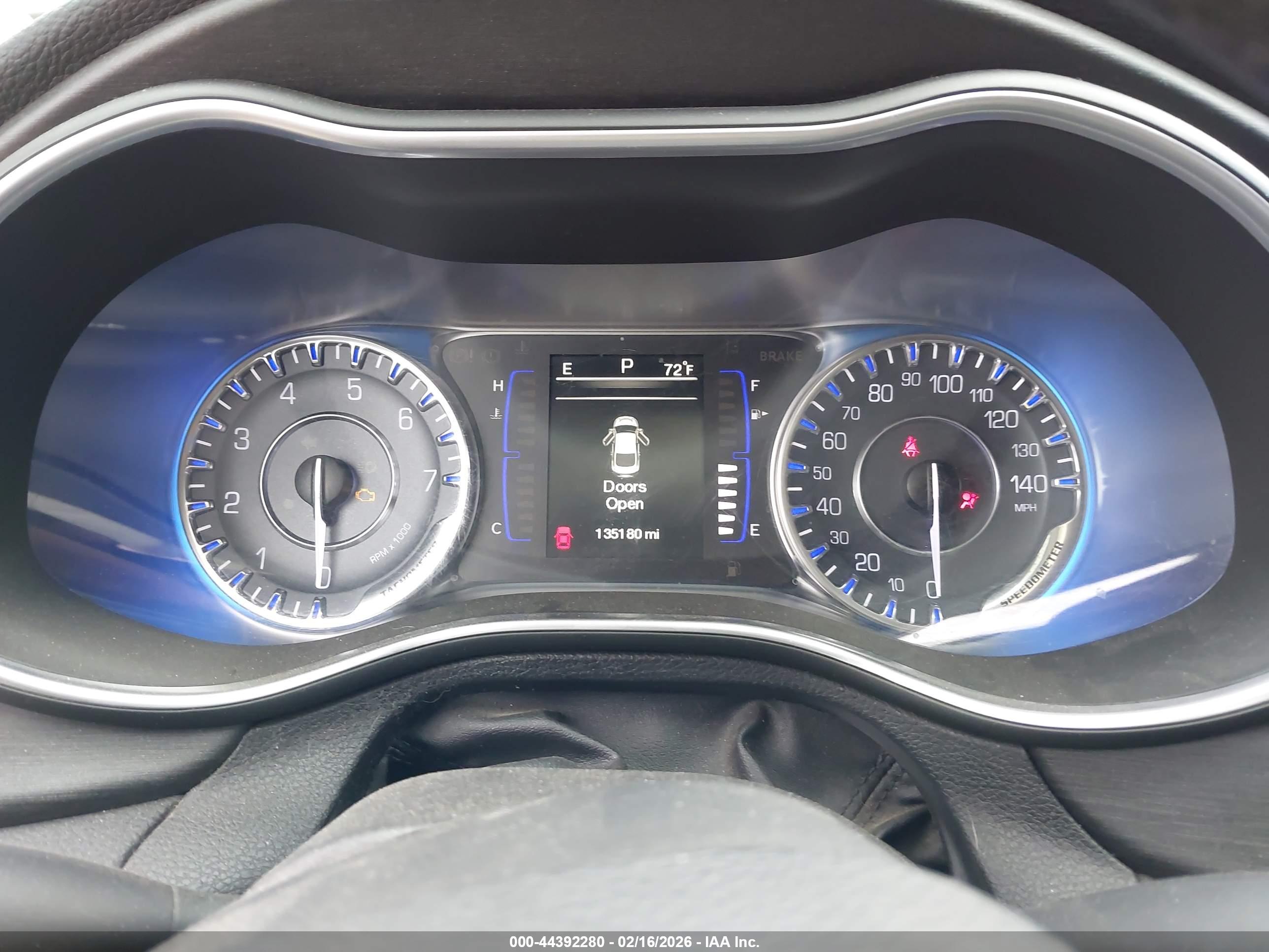 CHRYSLER 200 image 7