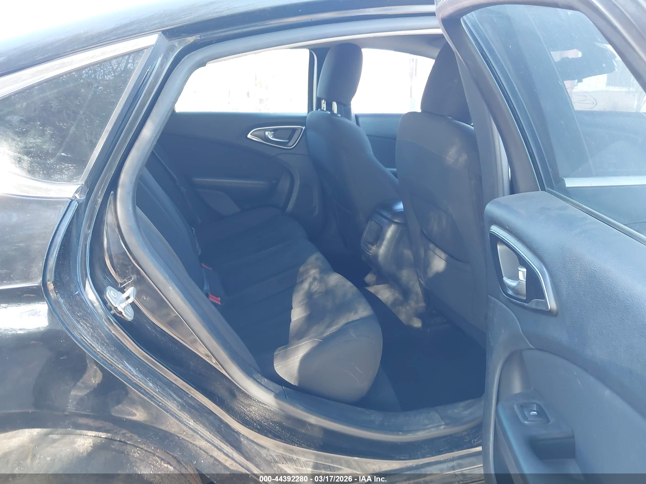 CHRYSLER 200 image 8