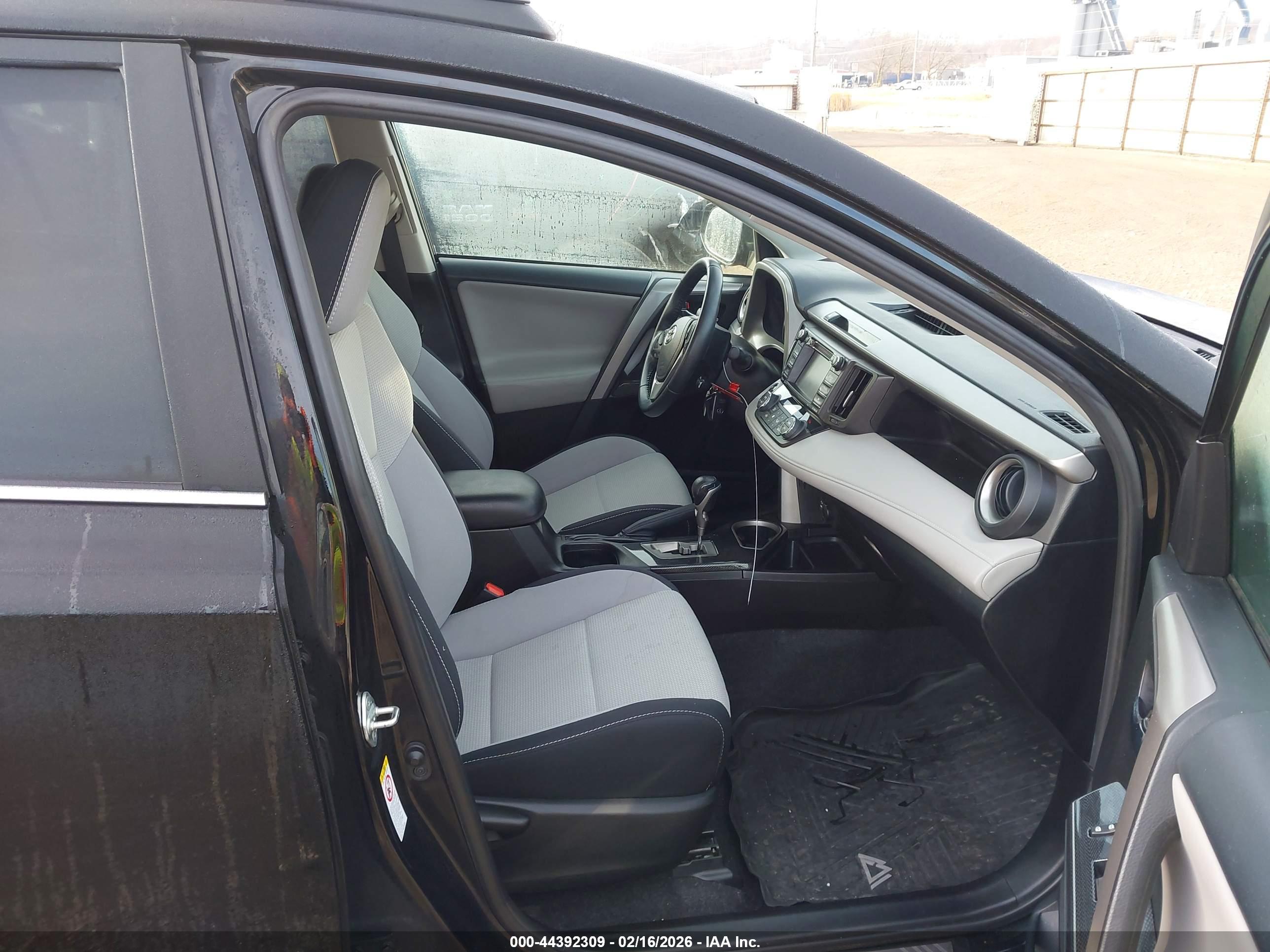 TOYOTA RAV4 image 5