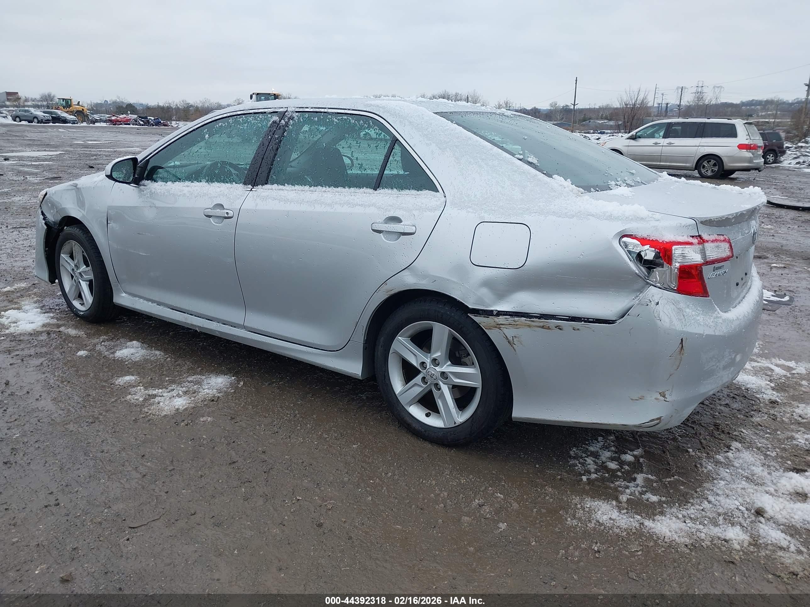 TOYOTA CAMRY image 3