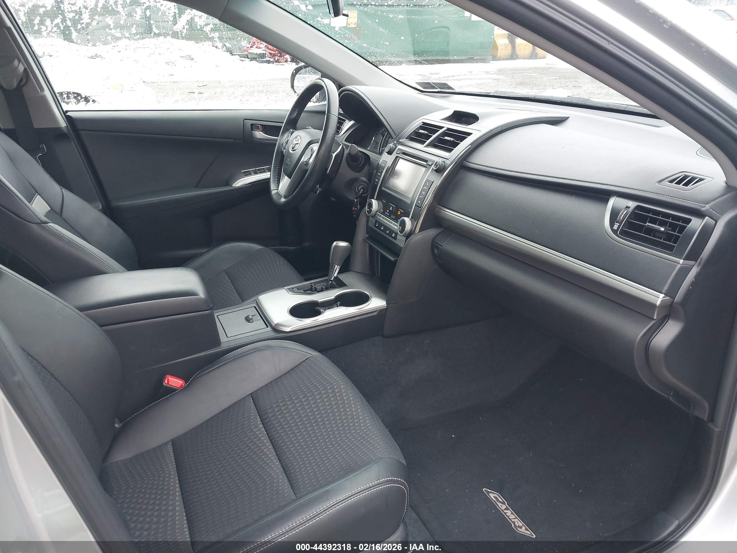 TOYOTA CAMRY image 5