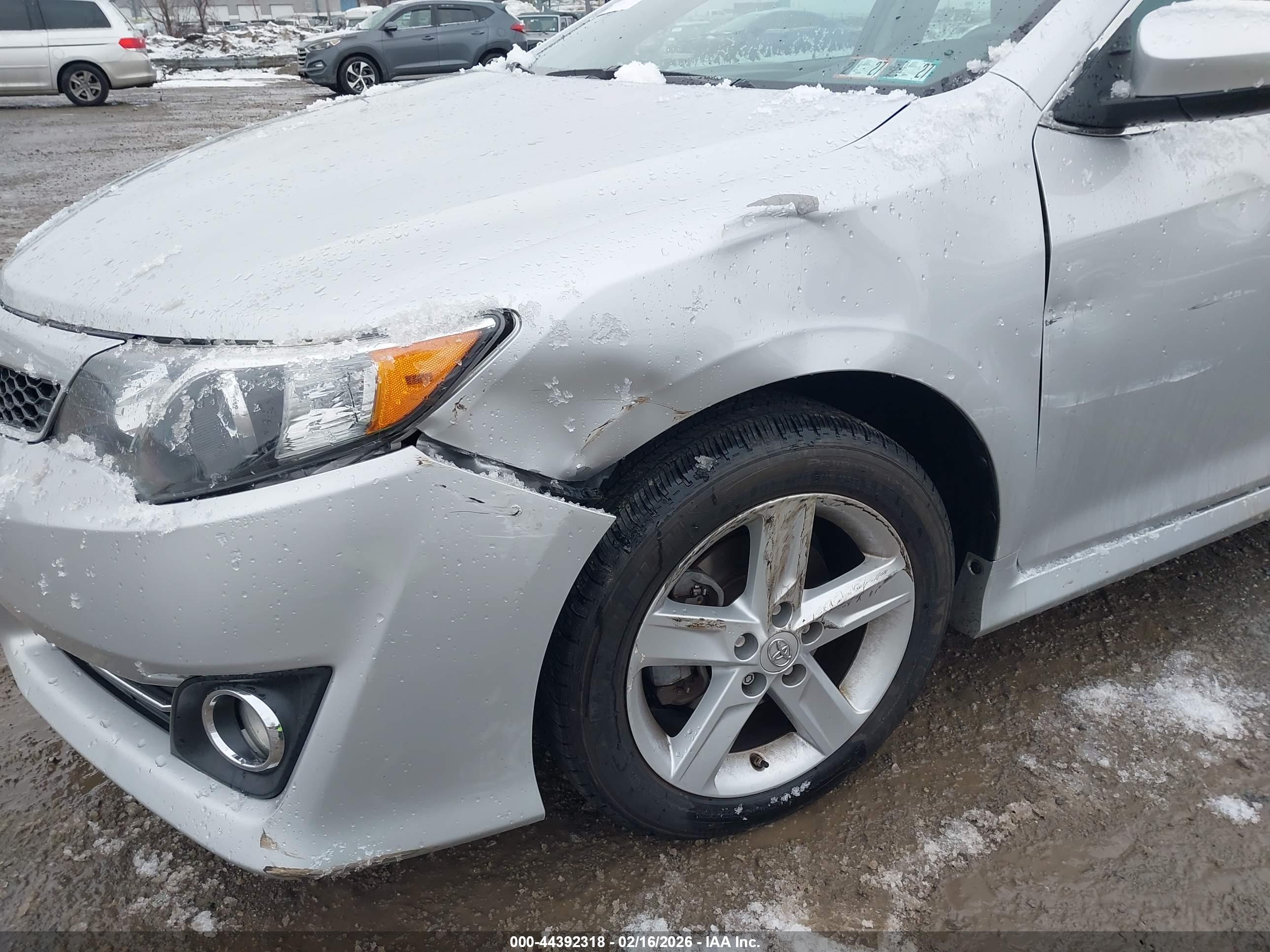 TOYOTA CAMRY image 6