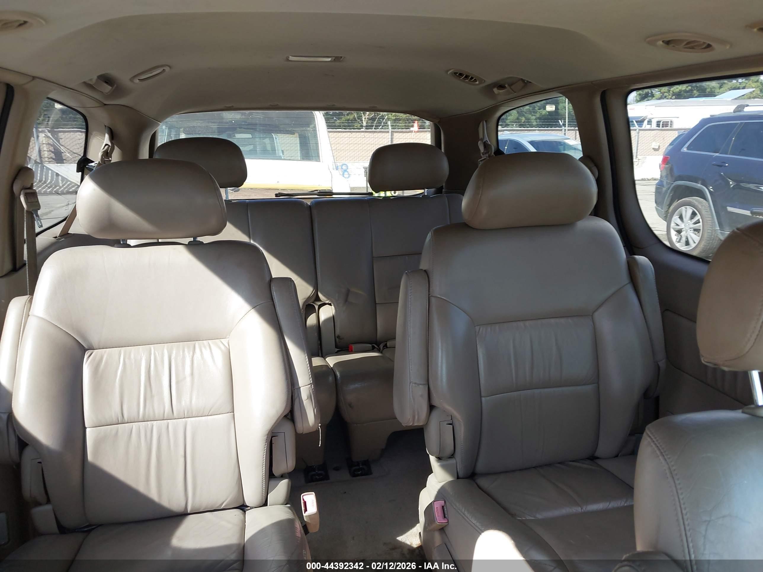 TOYOTA SIENNA image 8