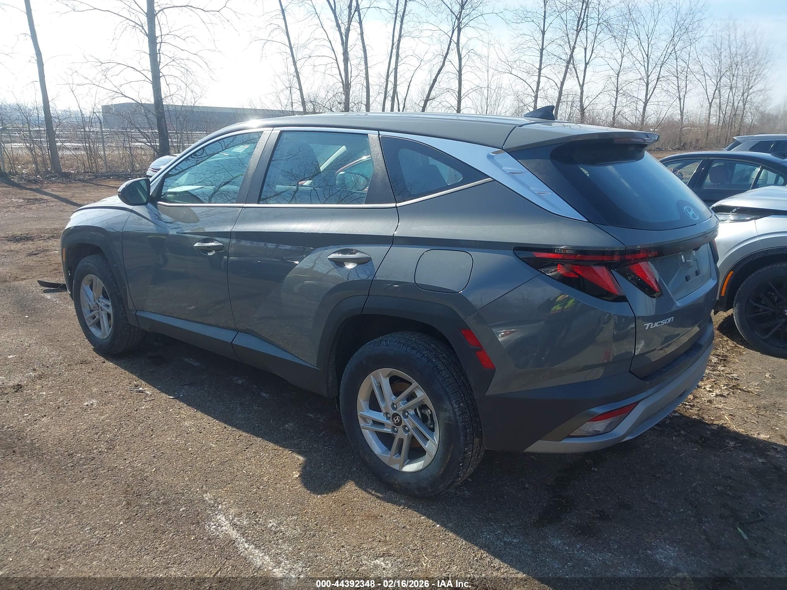 HYUNDAI TUCSON image 3