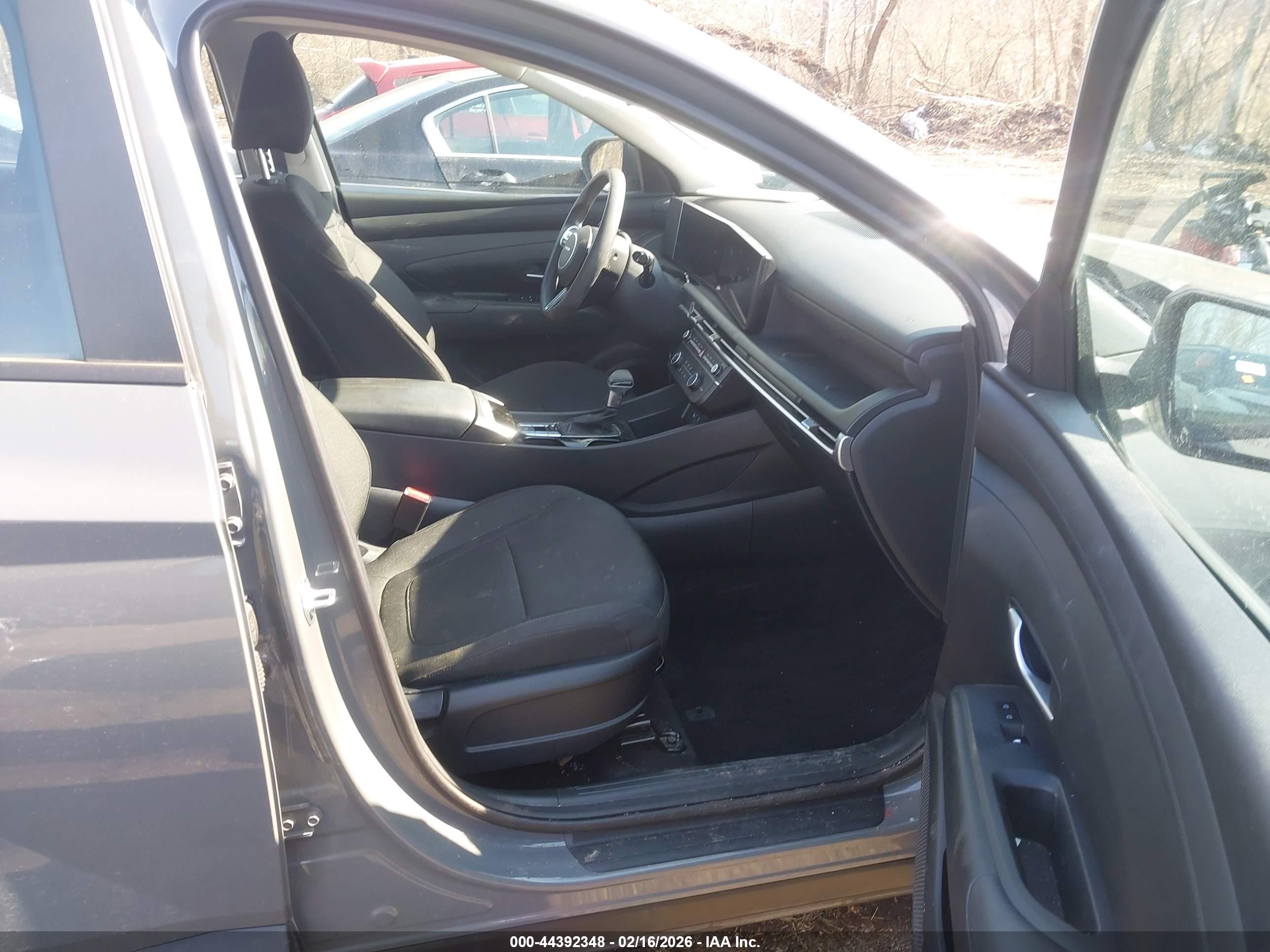 HYUNDAI TUCSON image 5