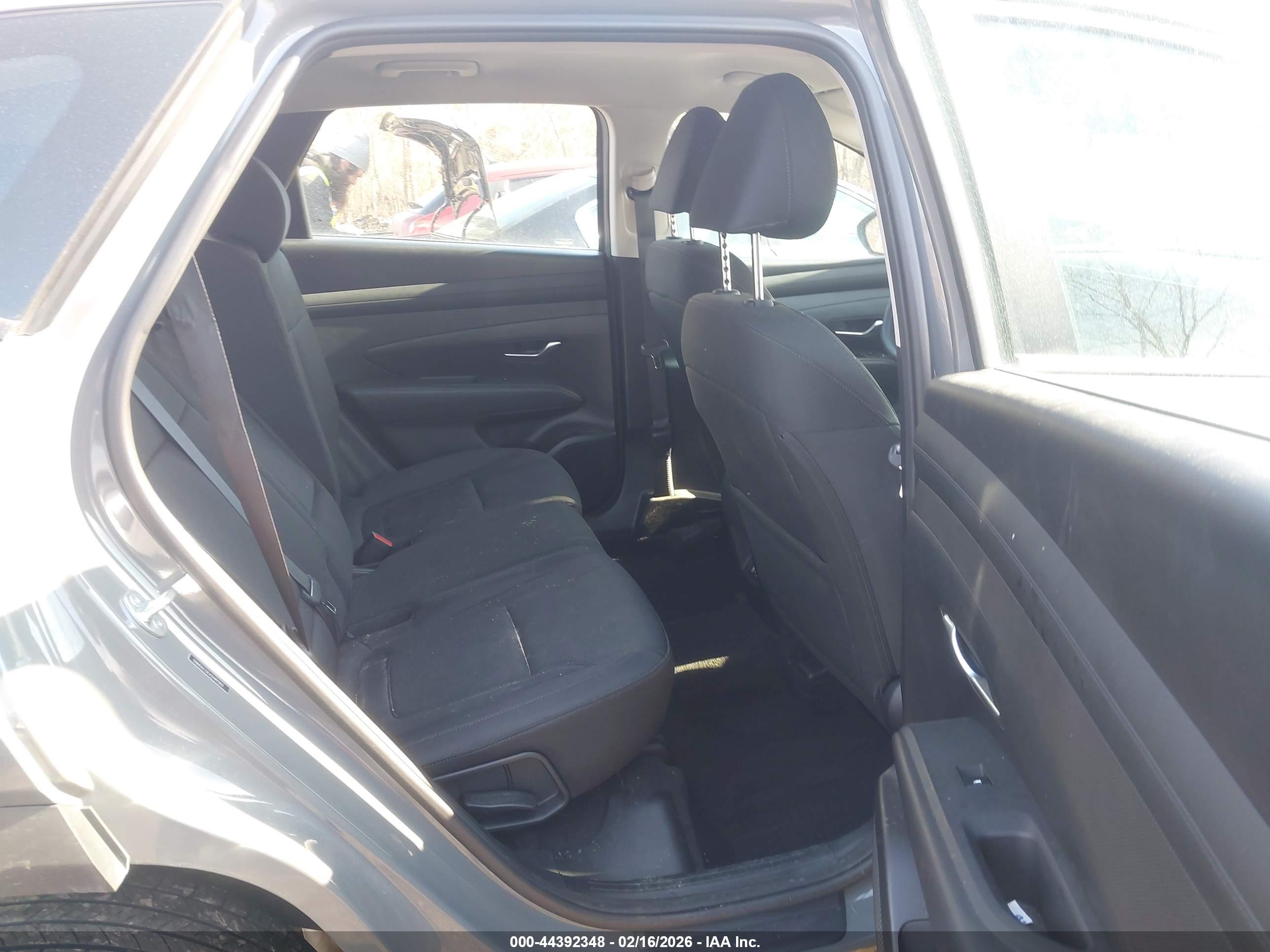 HYUNDAI TUCSON image 8