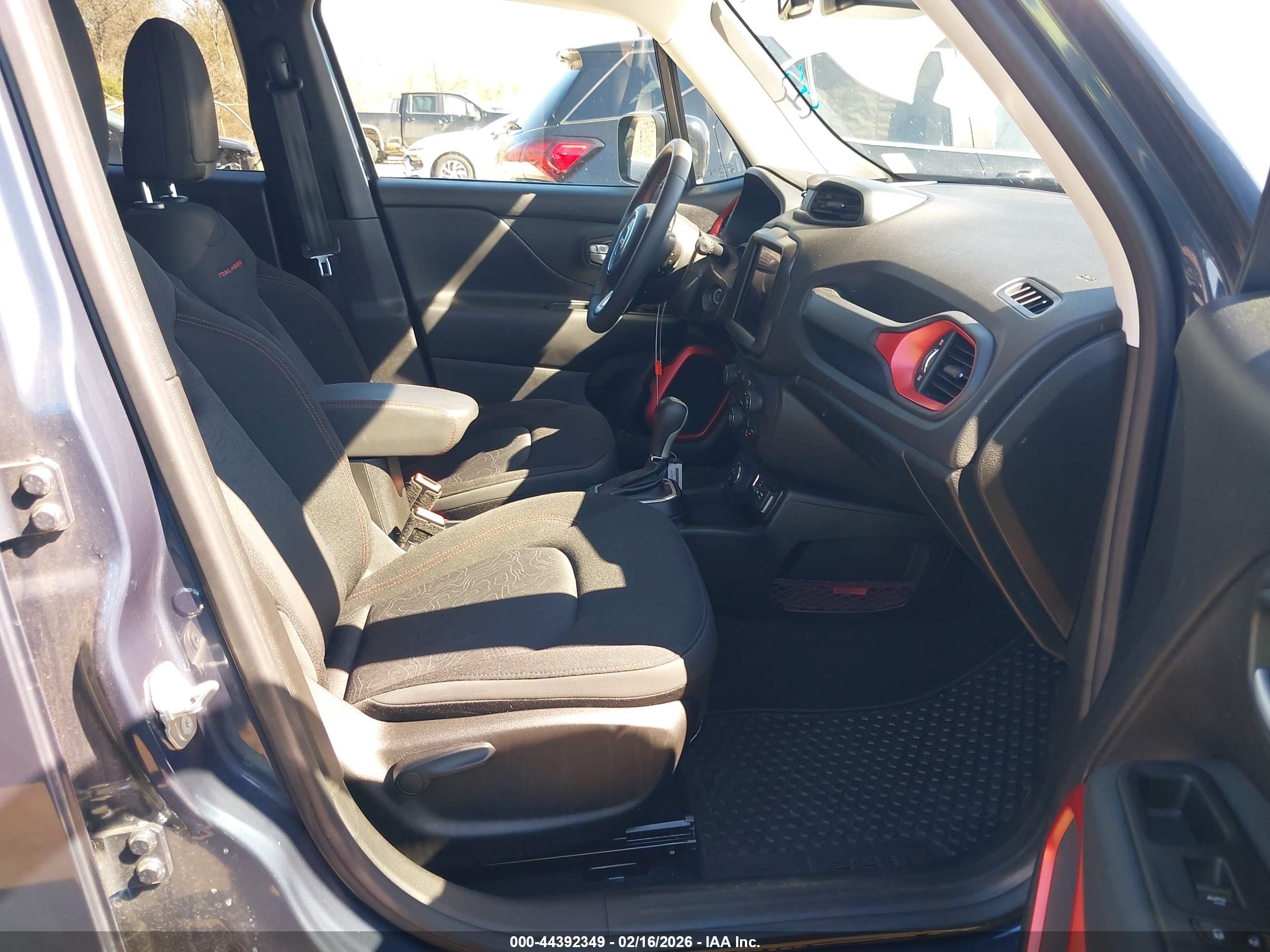 JEEP RENEGADE image 5