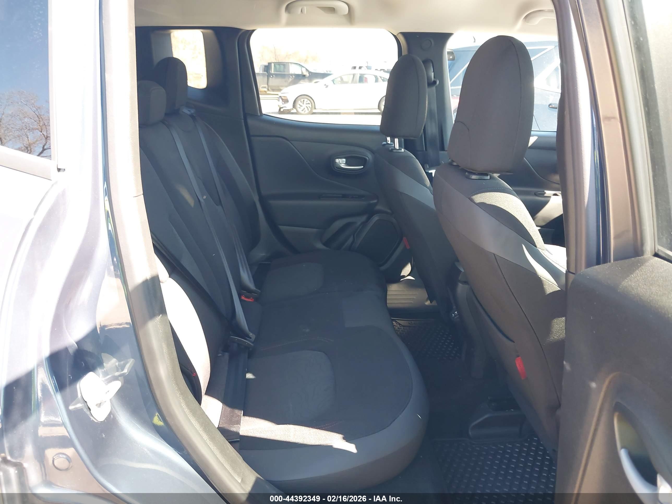 JEEP RENEGADE image 8