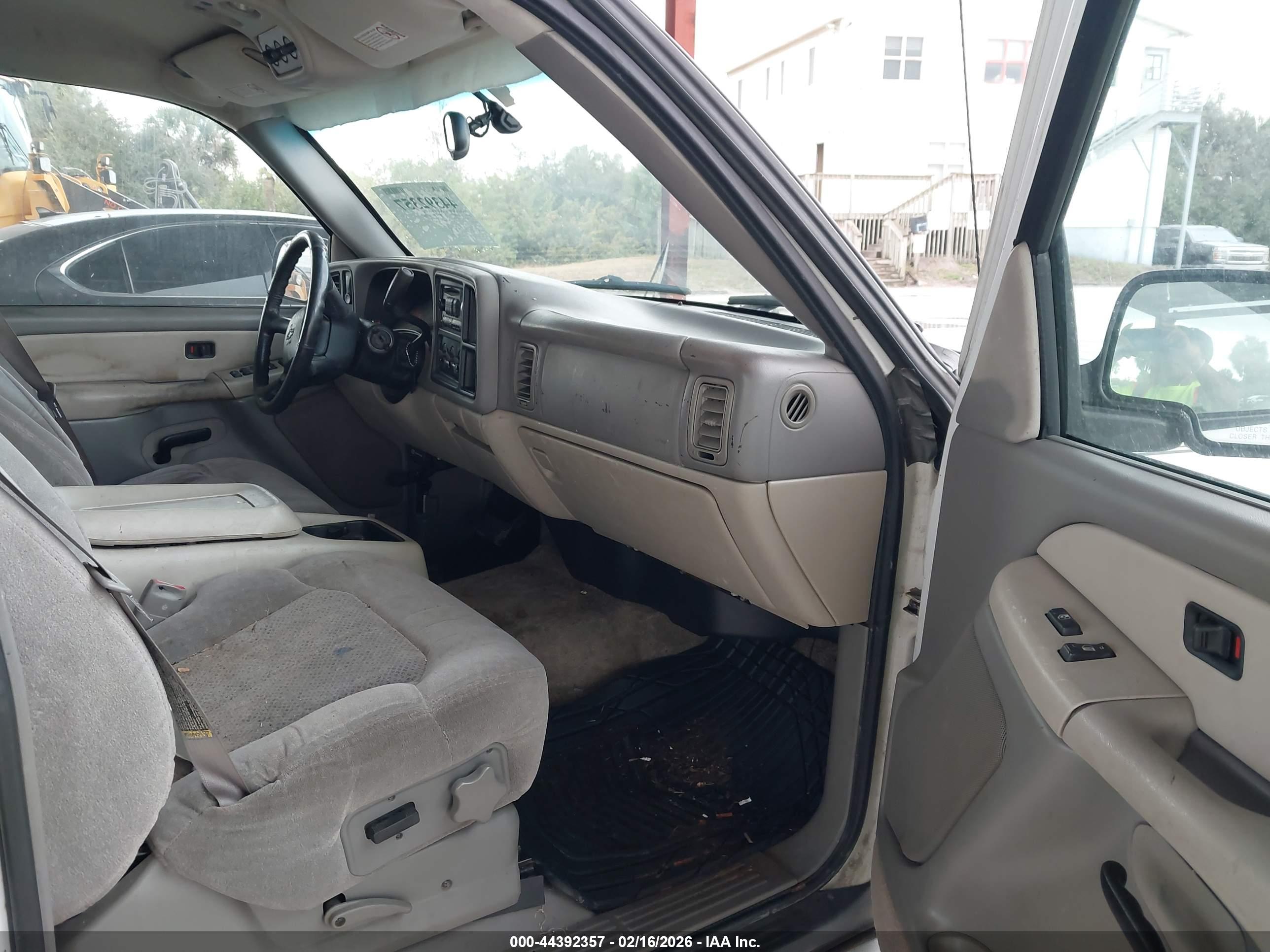 CHEVROLET SUBURBAN image 5