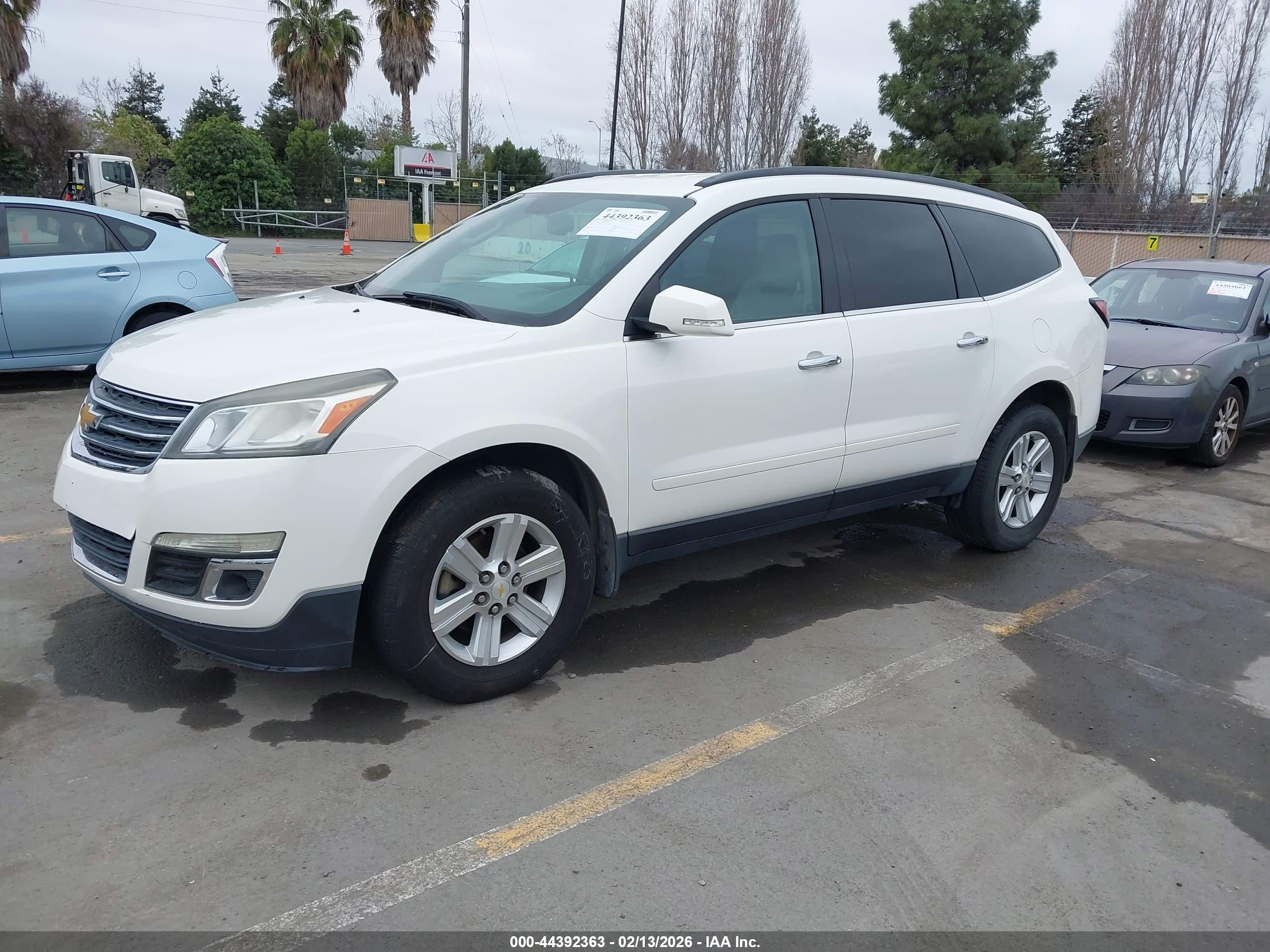CHEVROLET TRAVERSE image 2