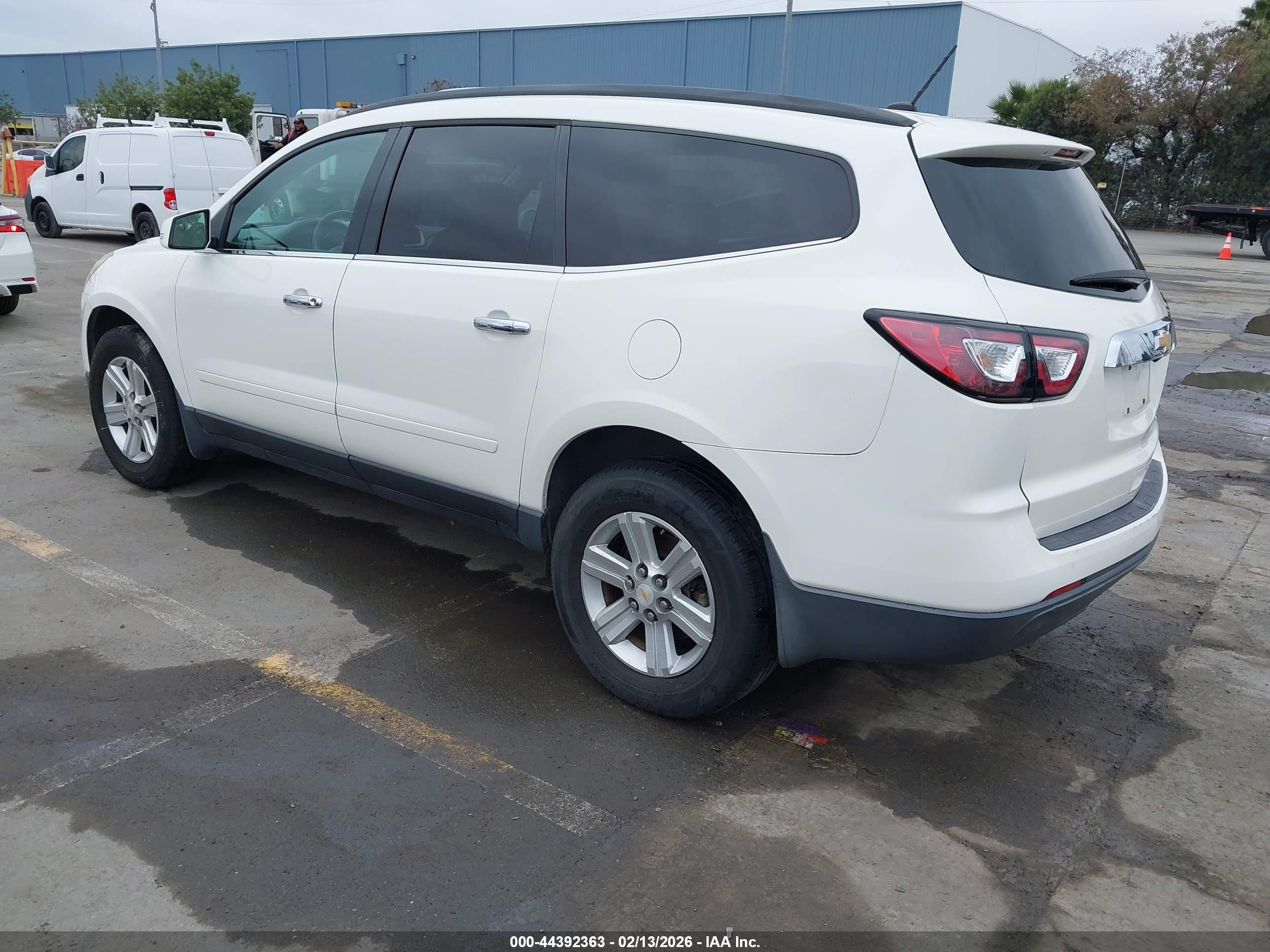 CHEVROLET TRAVERSE image 3