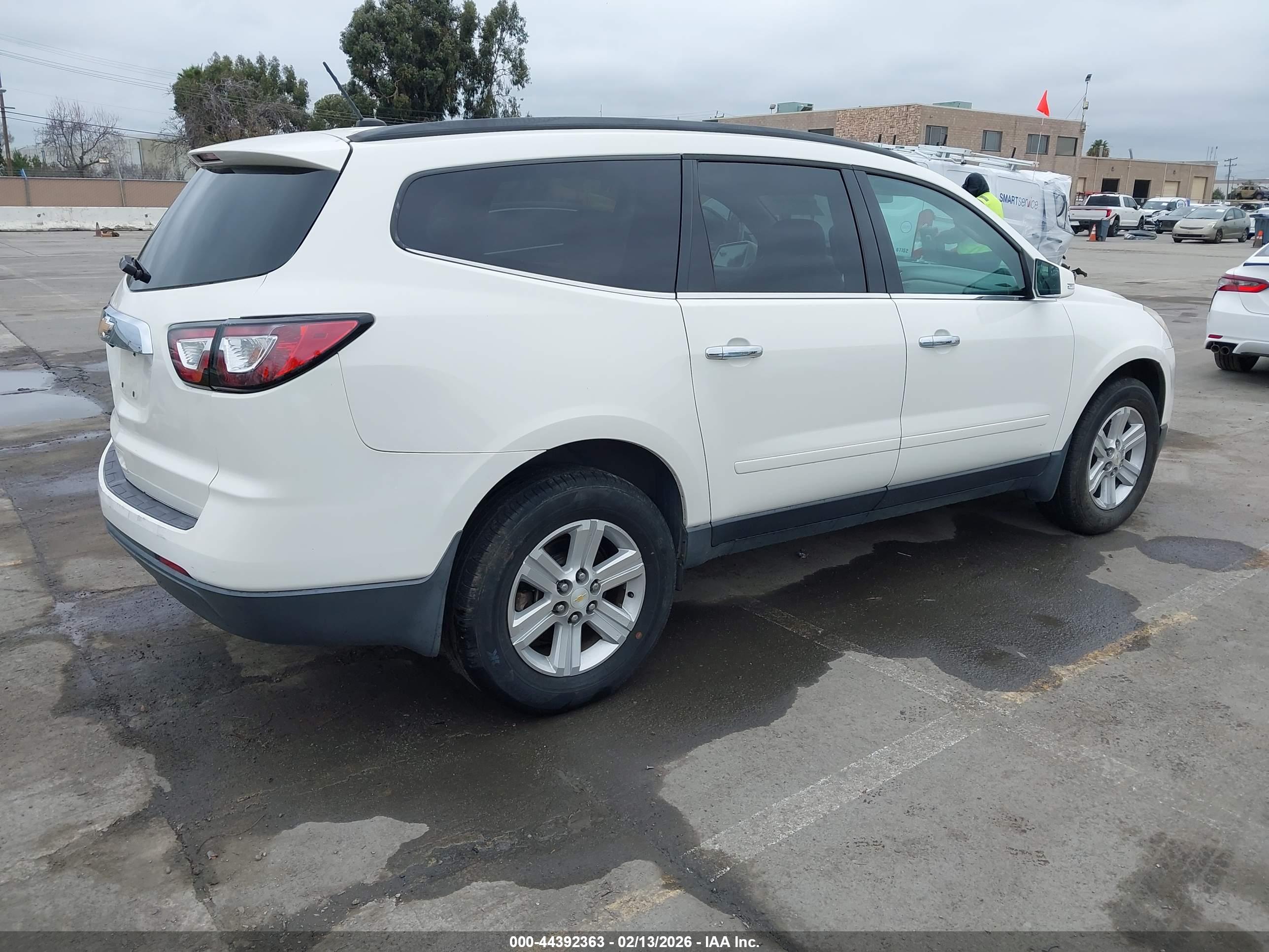 CHEVROLET TRAVERSE image 4