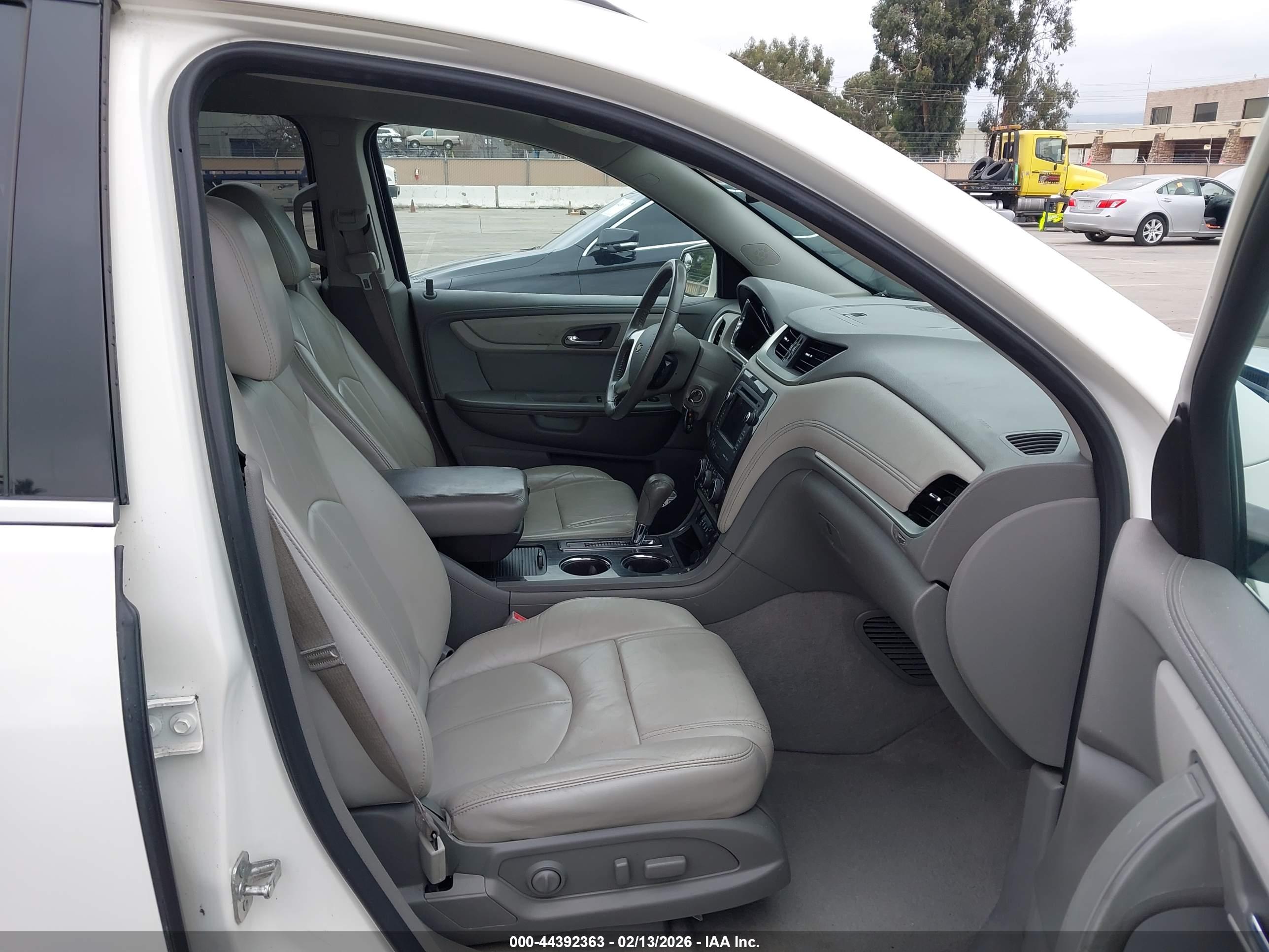 CHEVROLET TRAVERSE image 5
