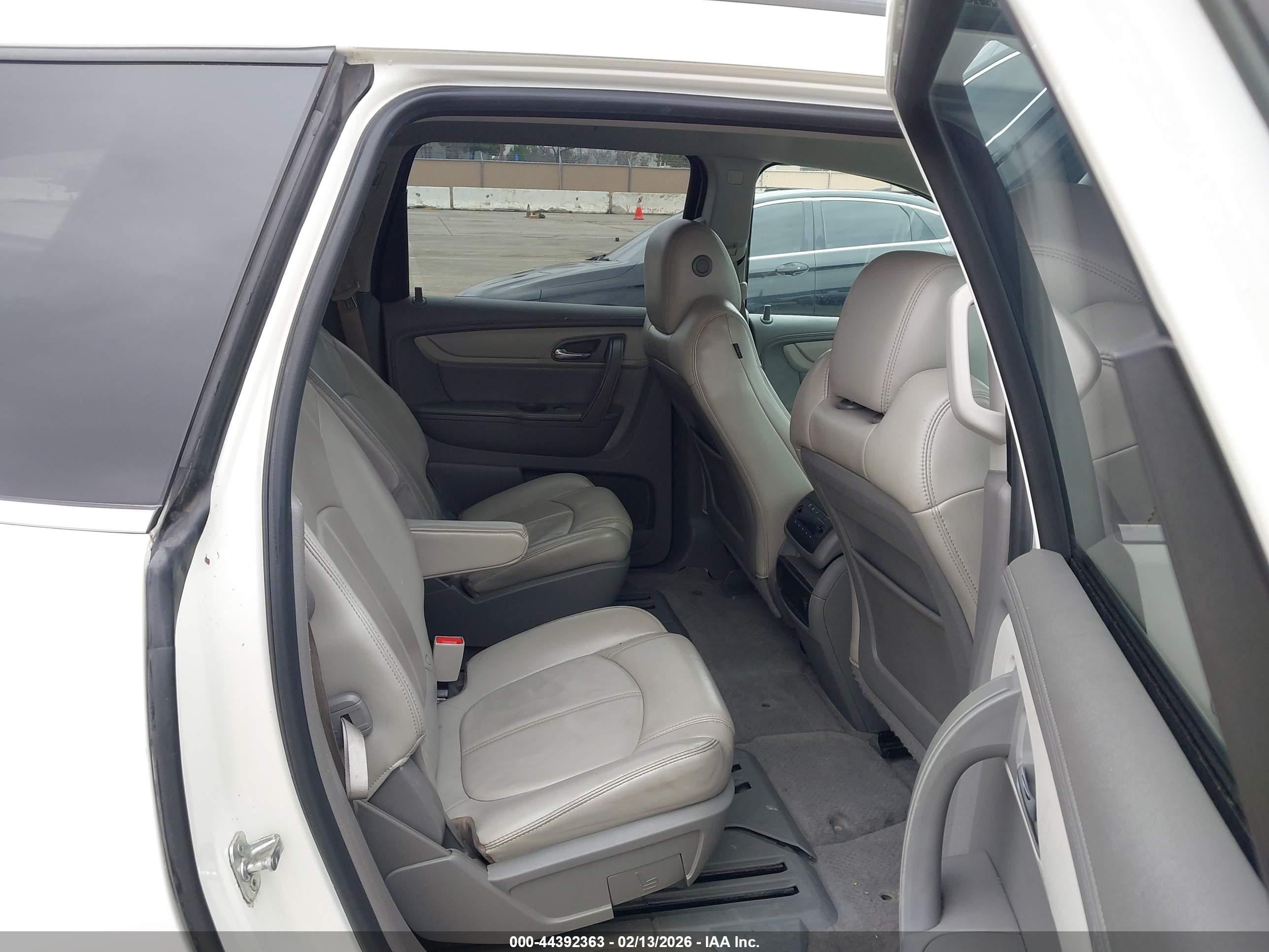 CHEVROLET TRAVERSE image 8