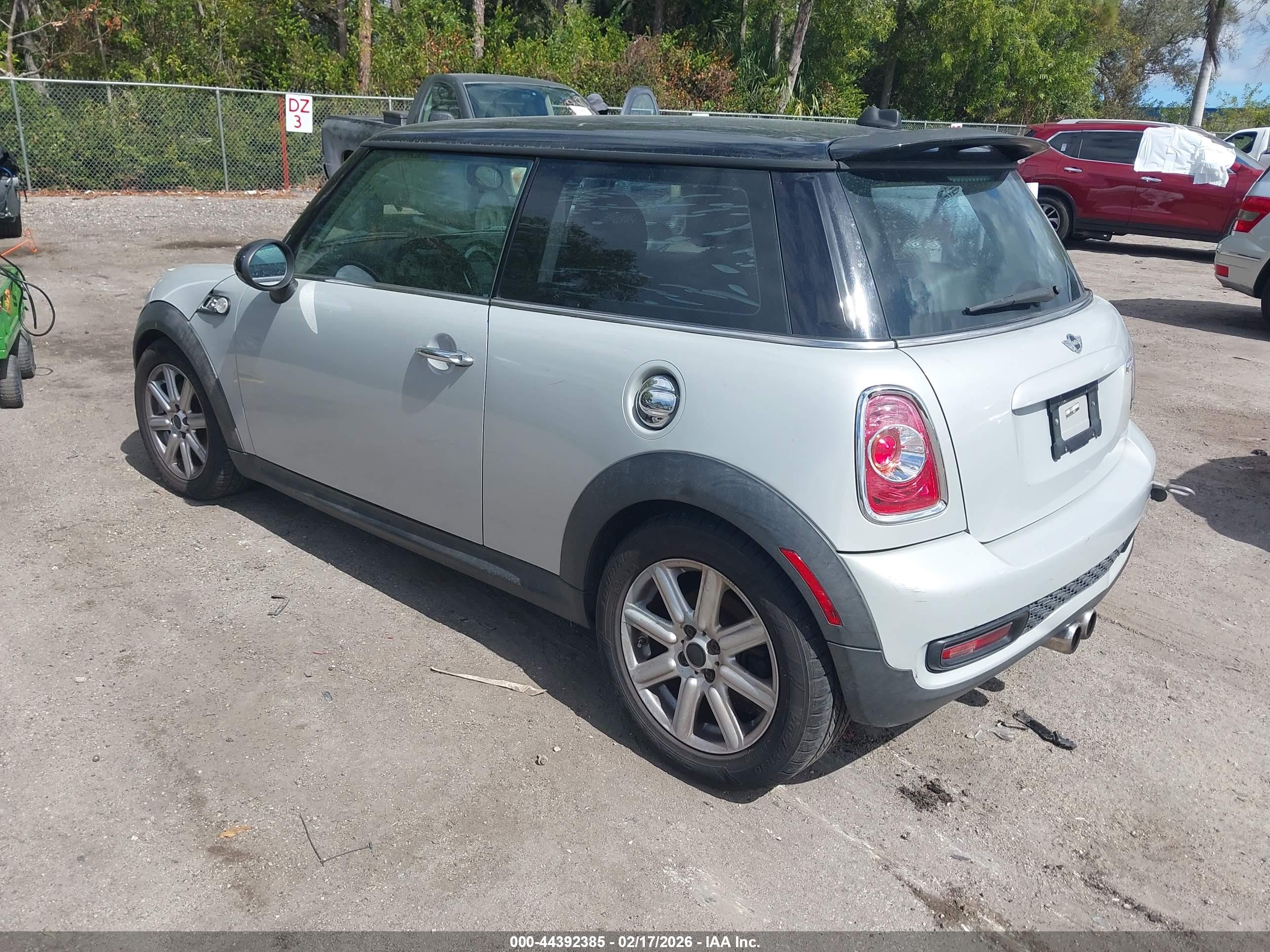 MINI COOPER image 3