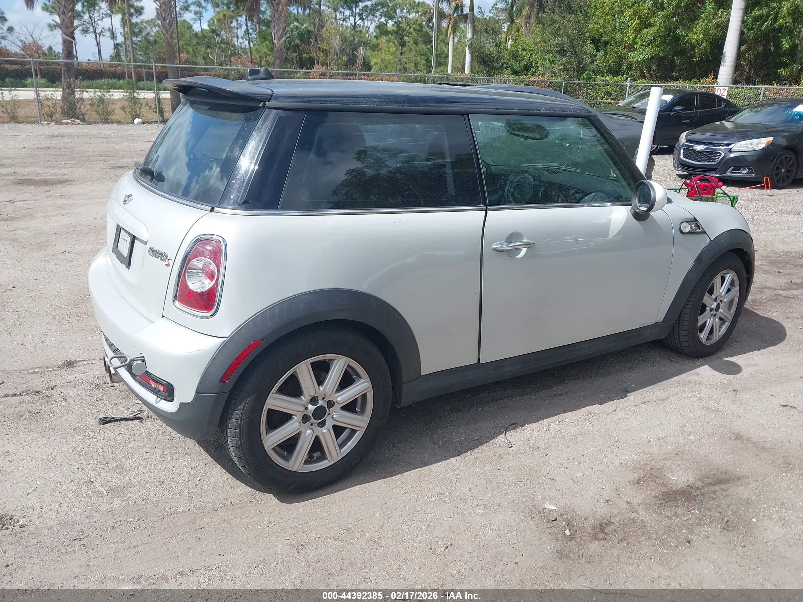 MINI COOPER image 4