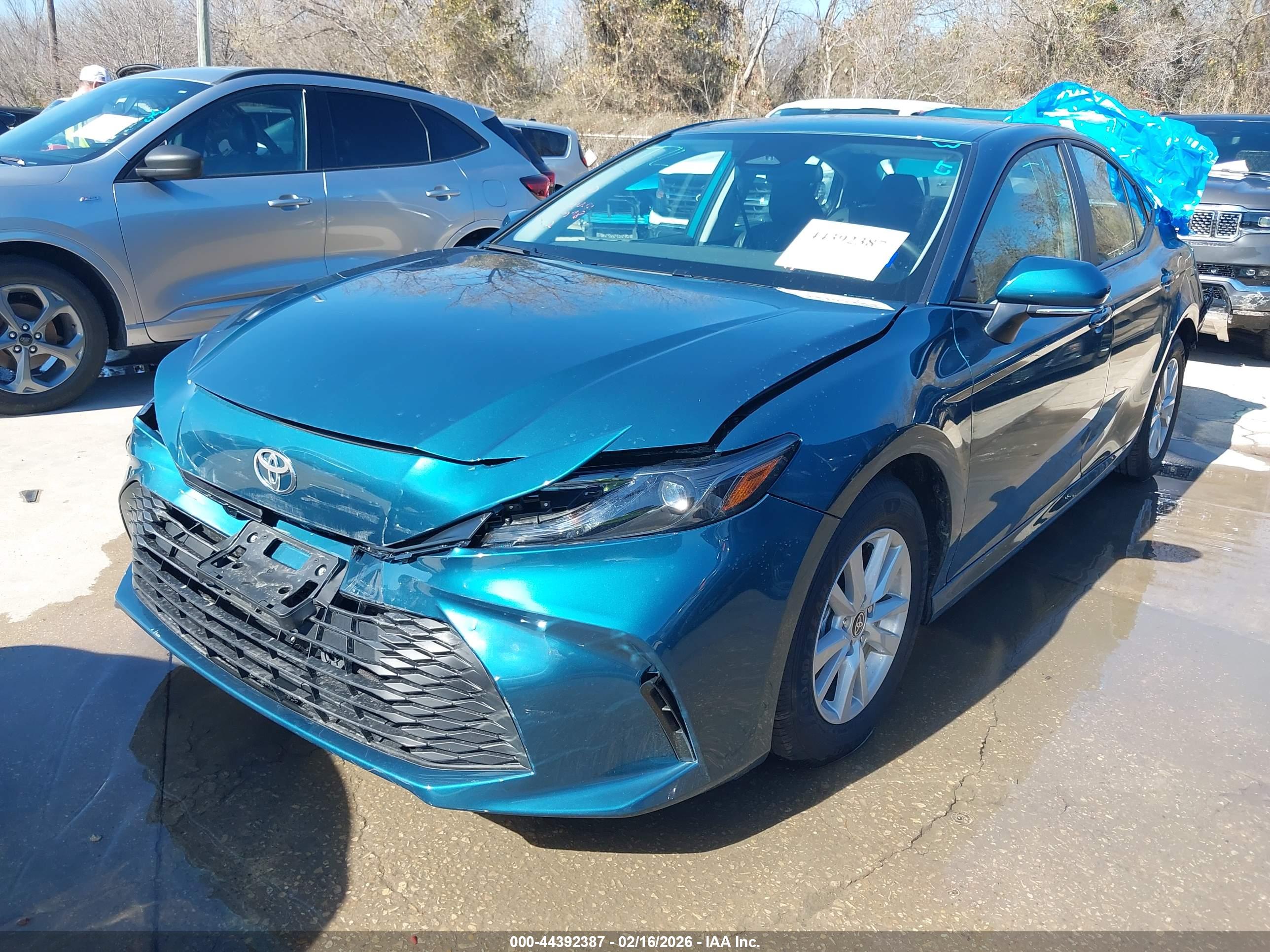 TOYOTA CAMRY image 2