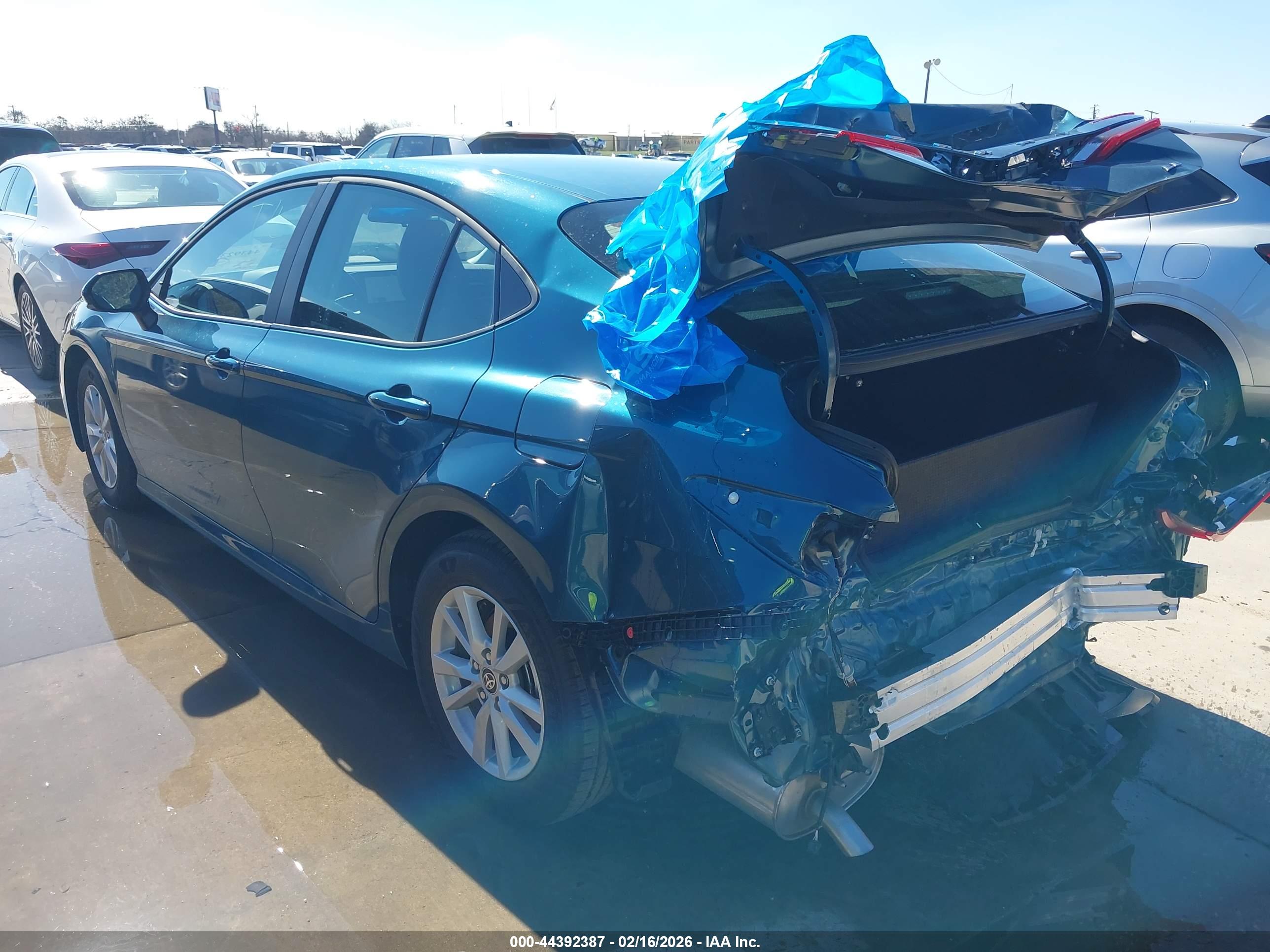 TOYOTA CAMRY image 3