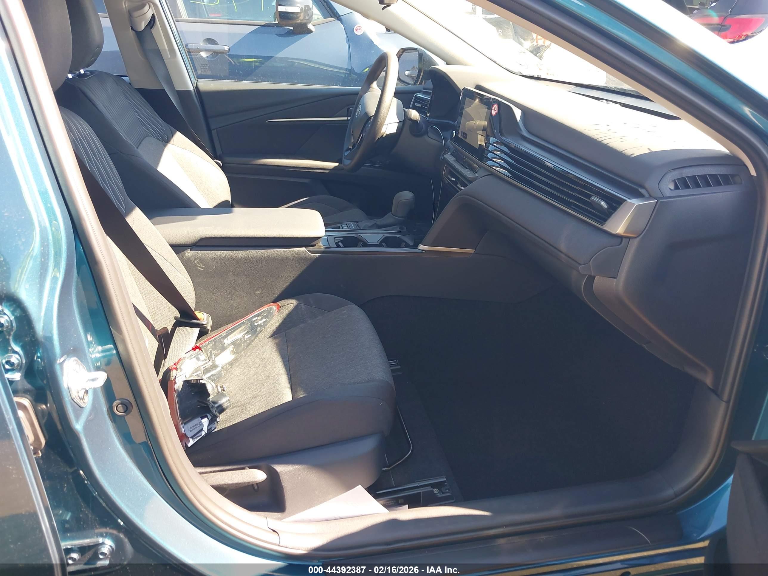 TOYOTA CAMRY image 5
