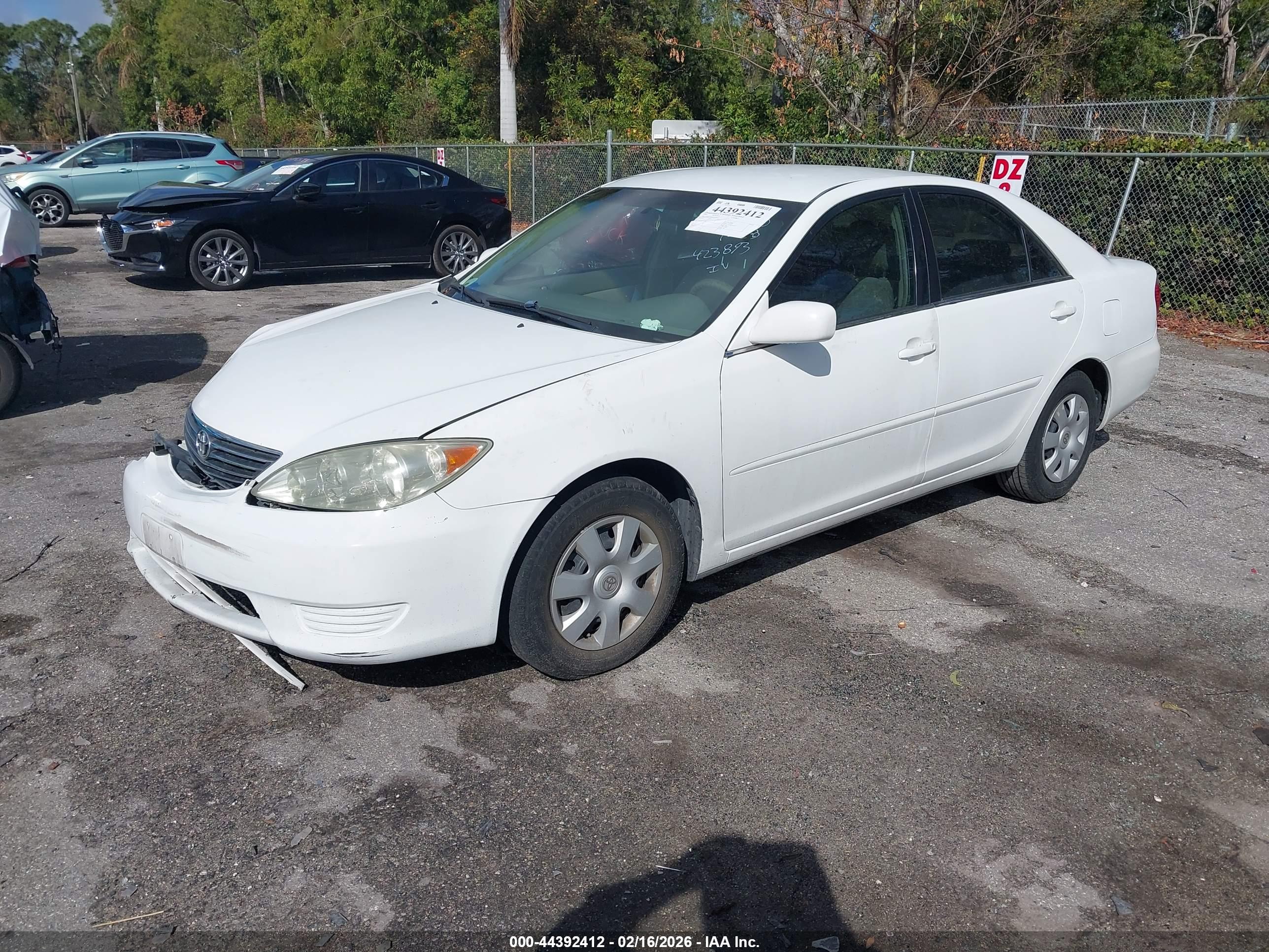 TOYOTA CAMRY image 2