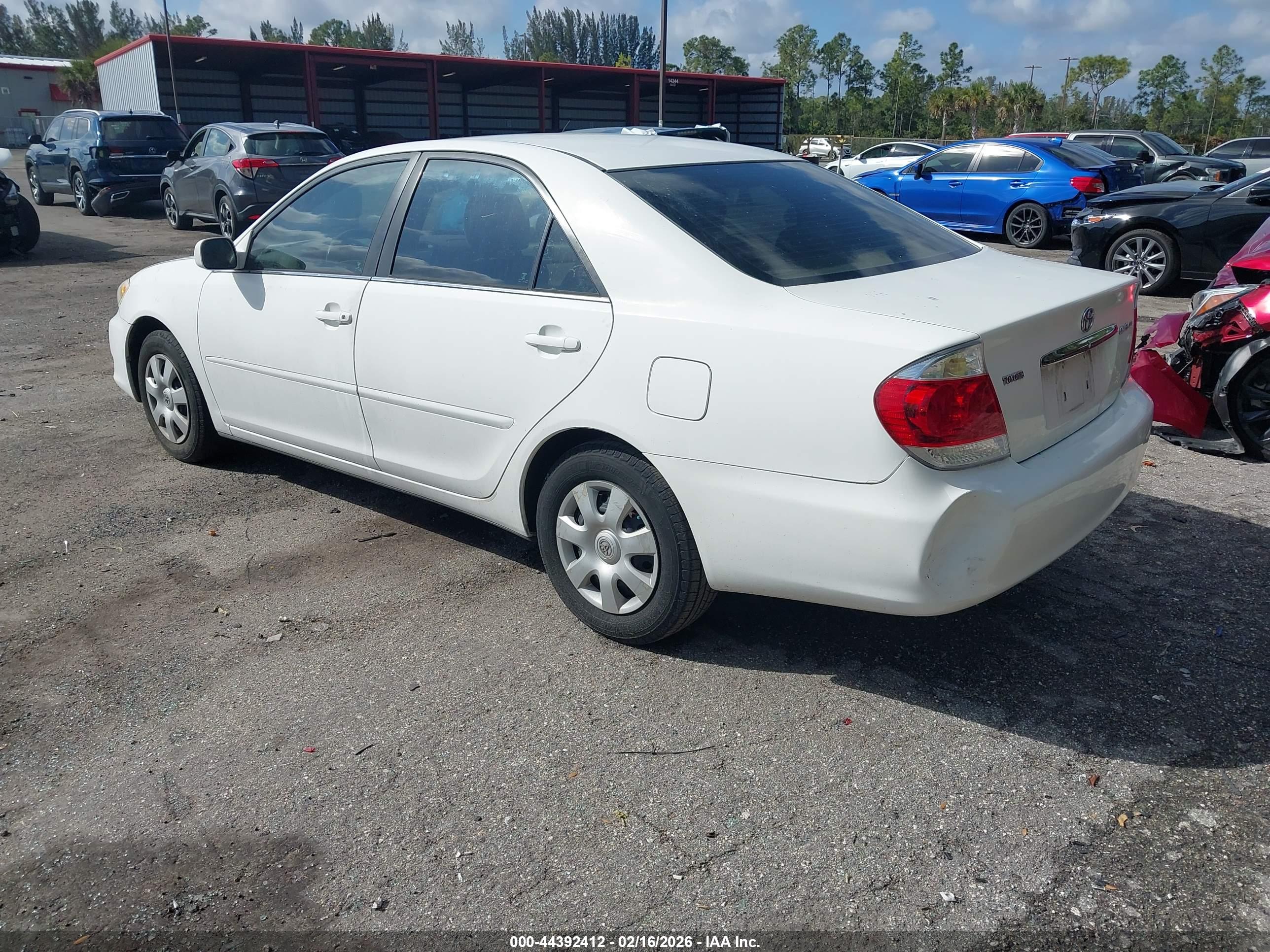 TOYOTA CAMRY image 3