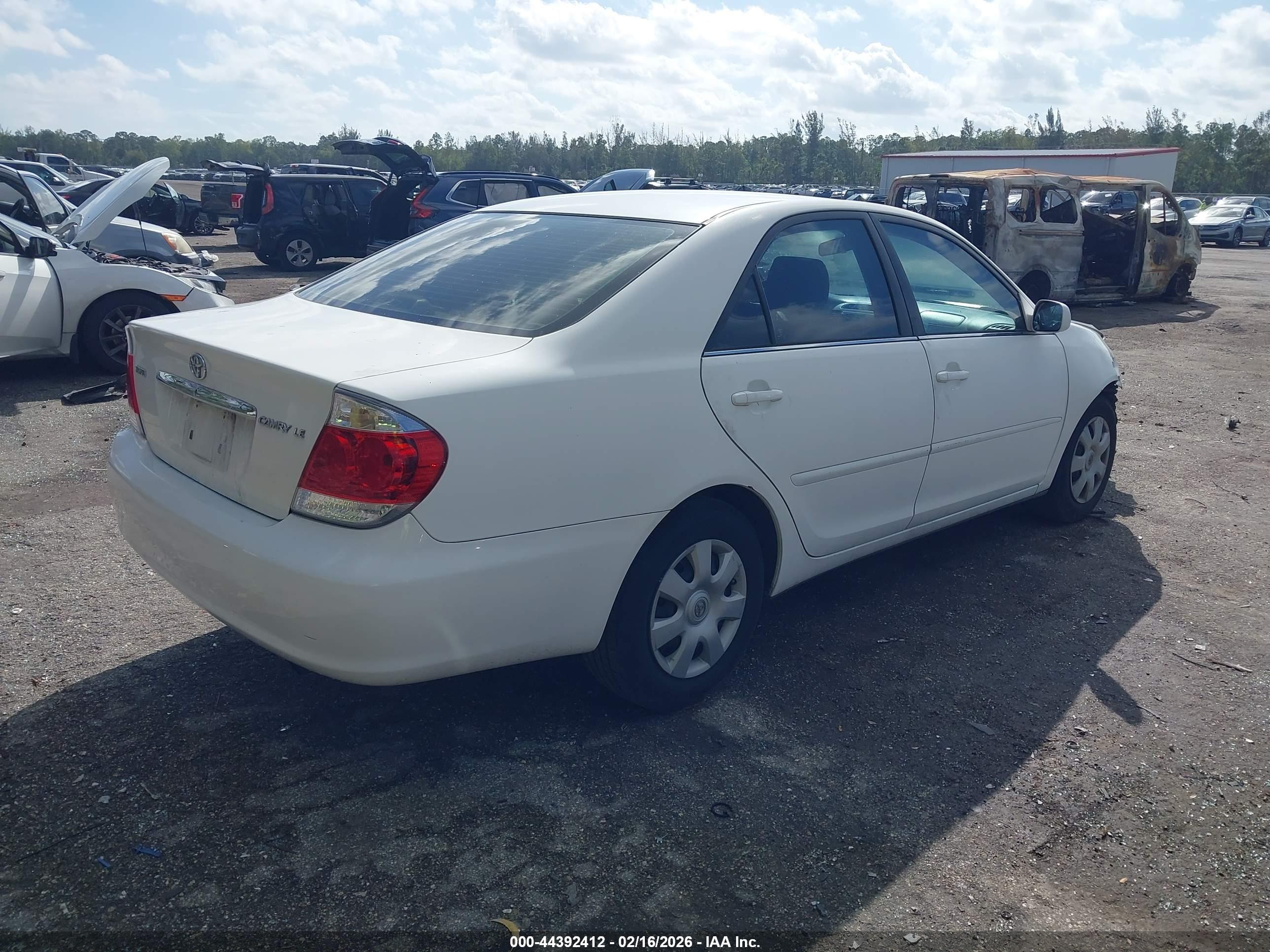 TOYOTA CAMRY image 4