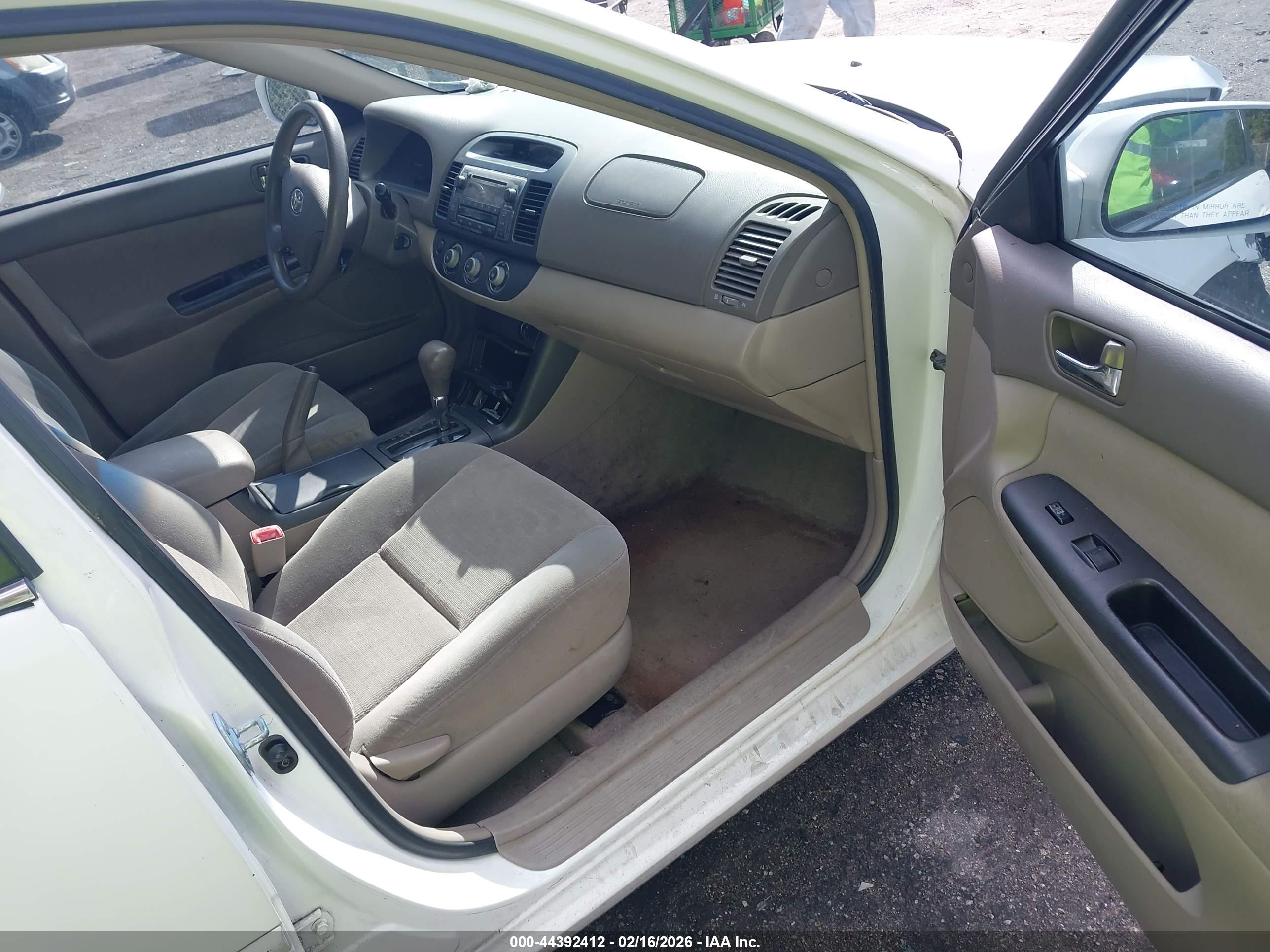 TOYOTA CAMRY image 5