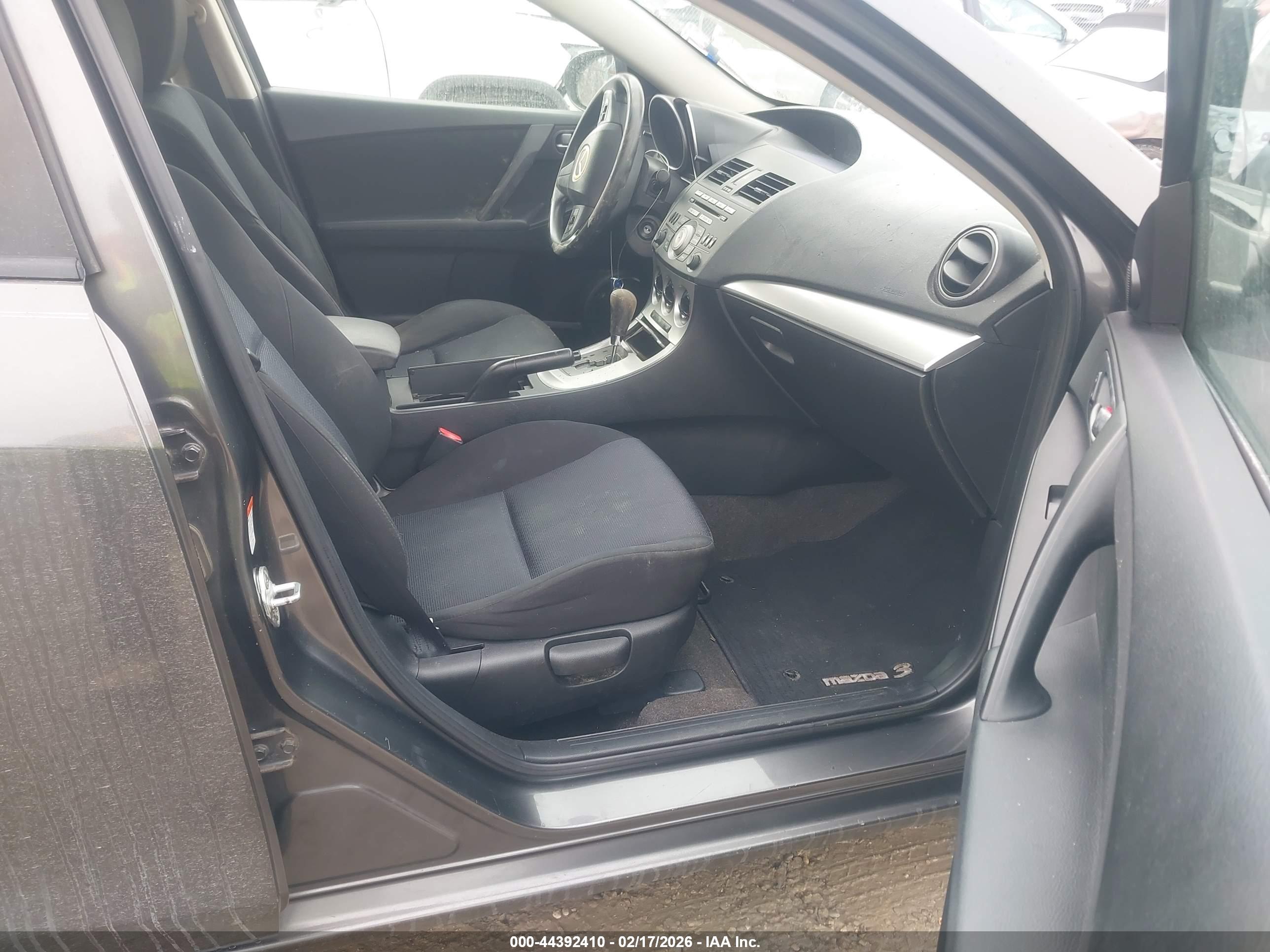 MAZDA MAZDA3 image 5