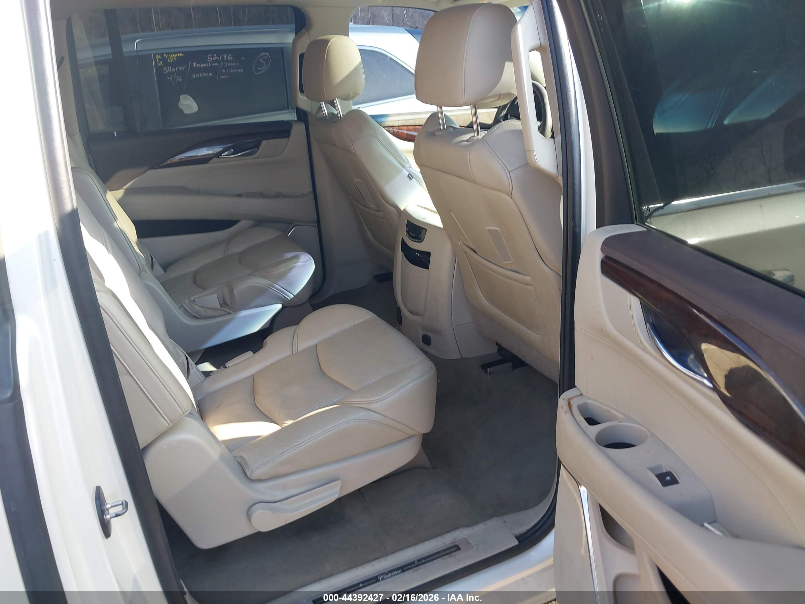 CADILLAC ESCALADE image 8