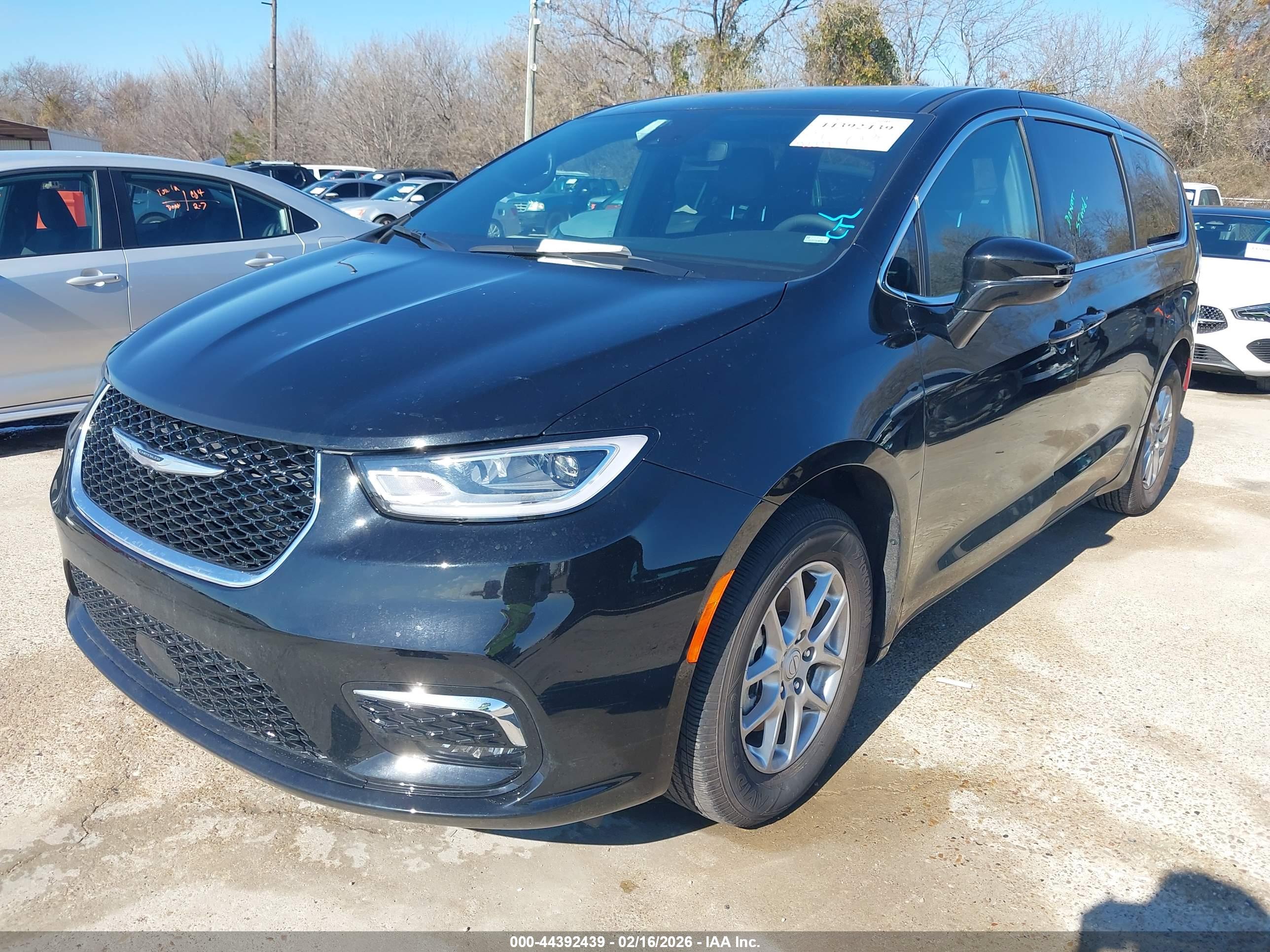 CHRYSLER PACIFICA image 2