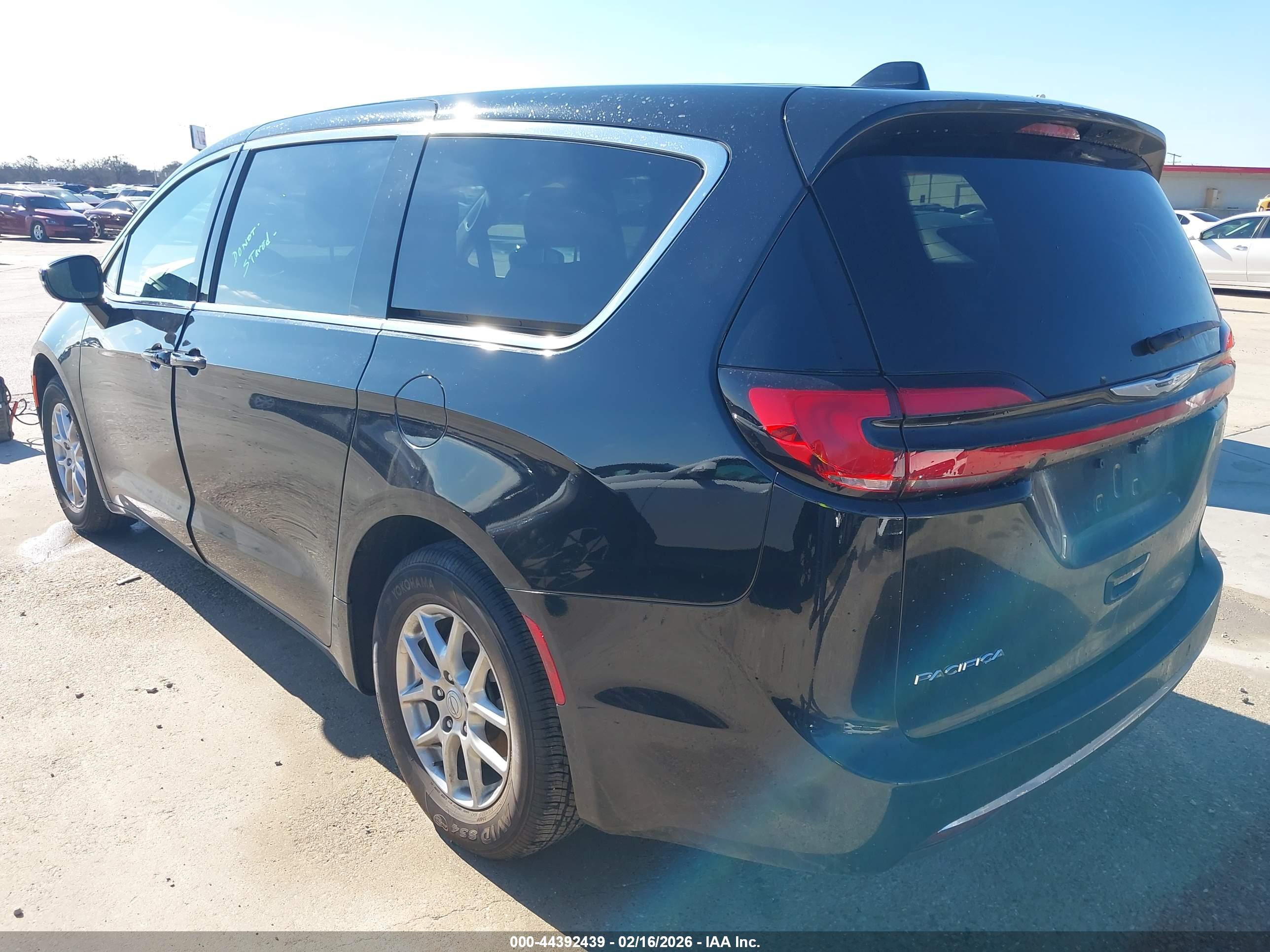 CHRYSLER PACIFICA image 3