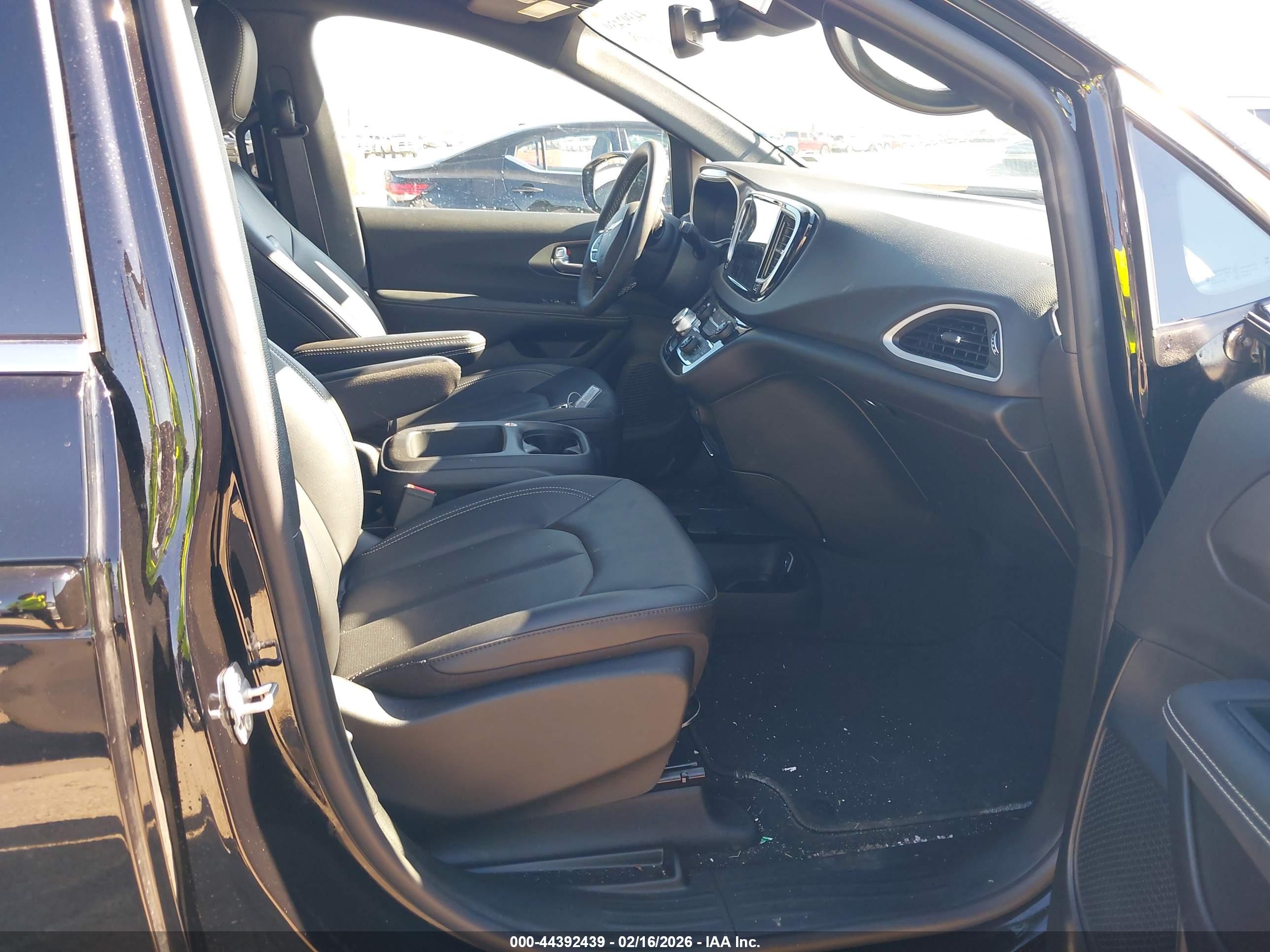 CHRYSLER PACIFICA image 5