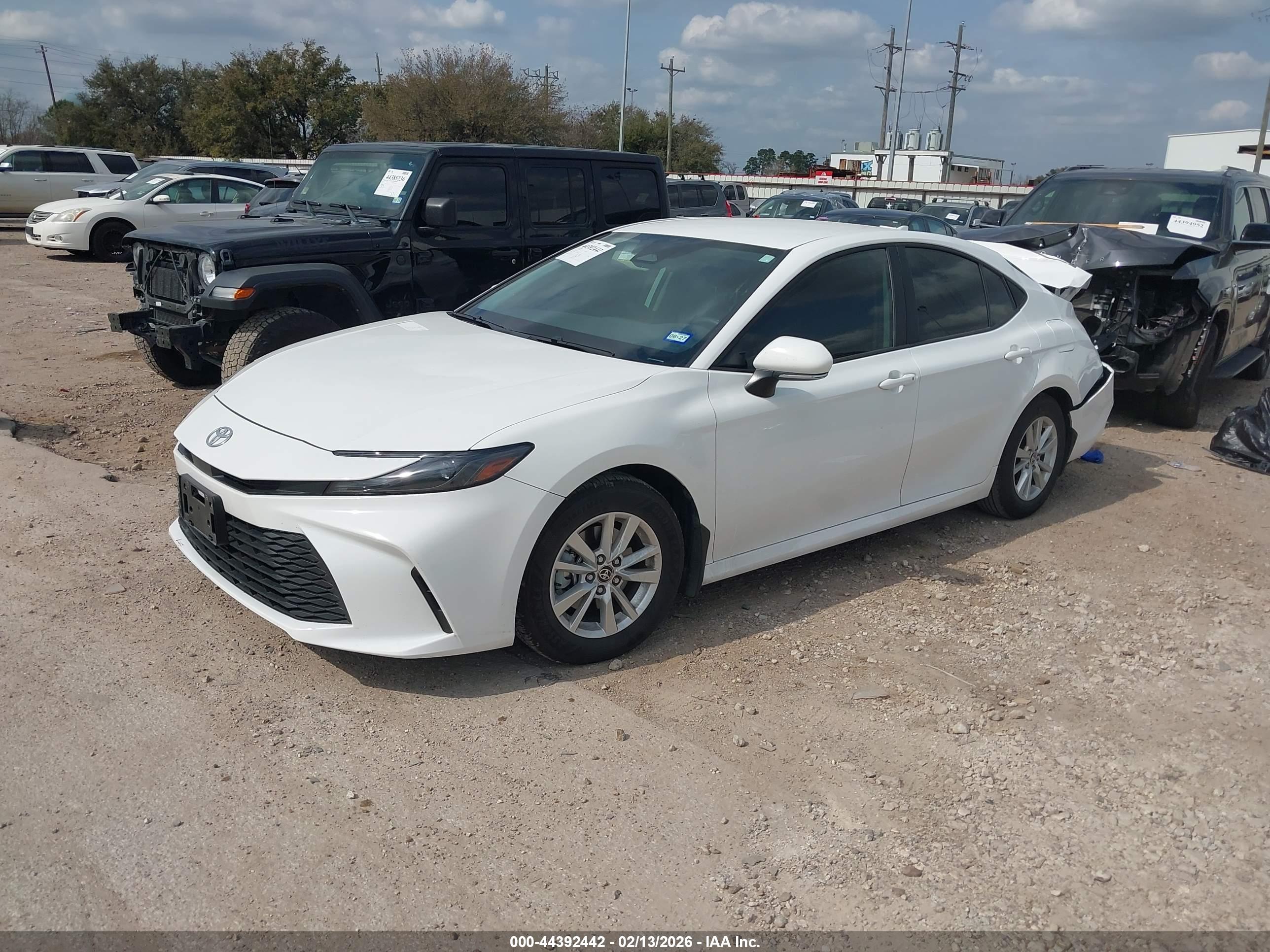 TOYOTA CAMRY image 2
