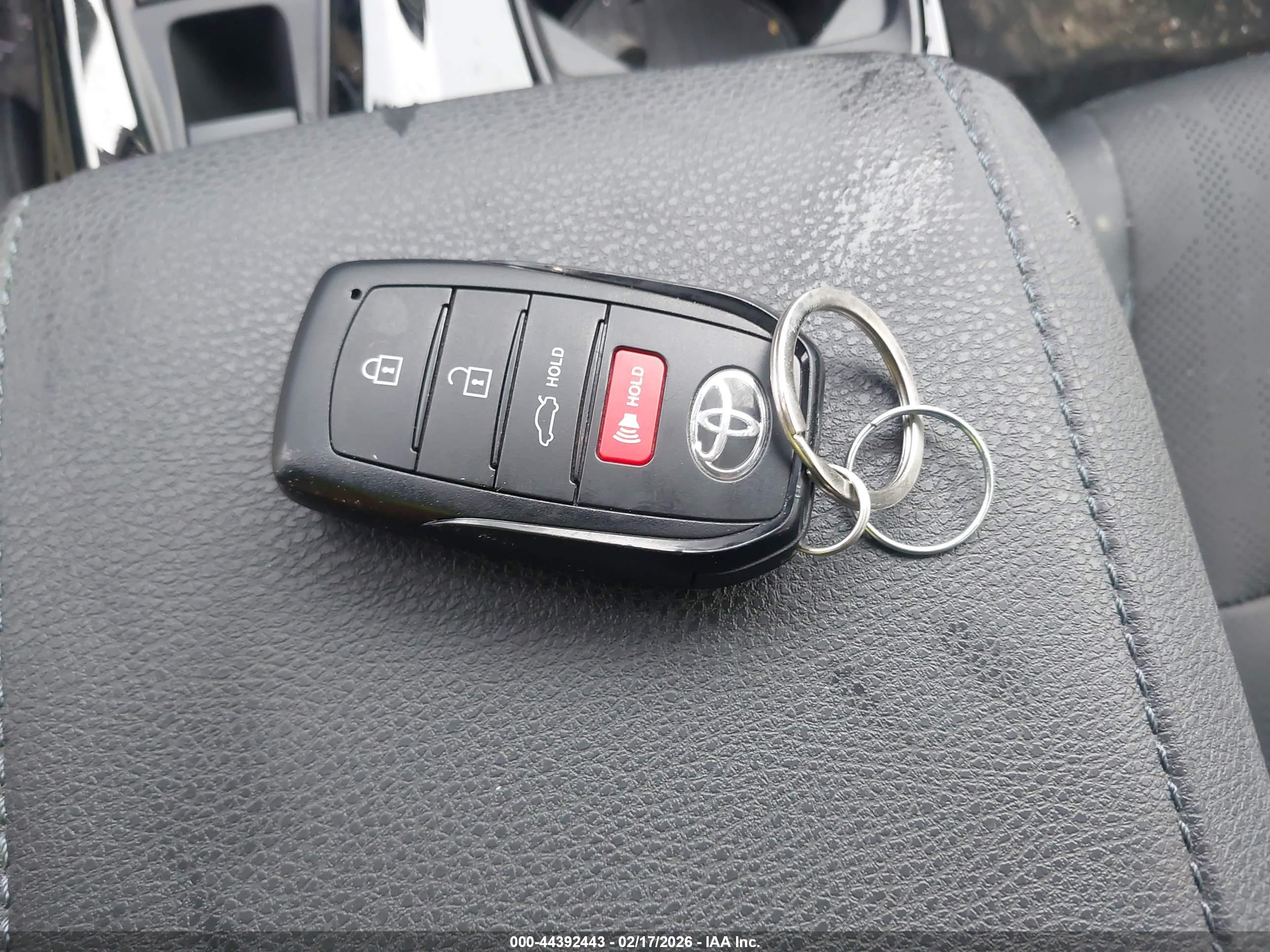 TOYOTA CAMRY image 11