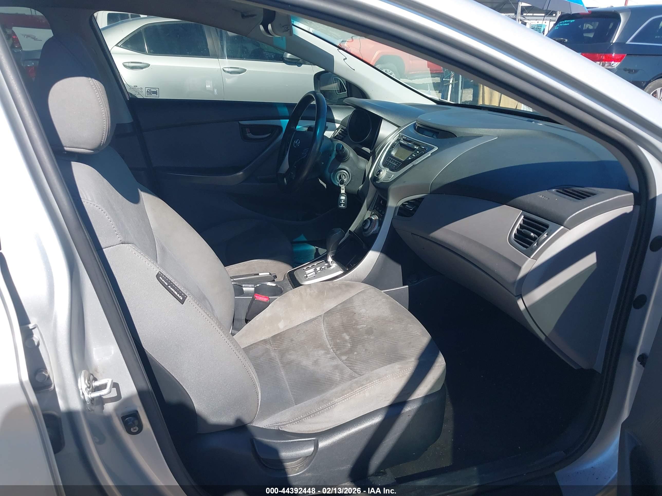HYUNDAI ELANTRA image 5