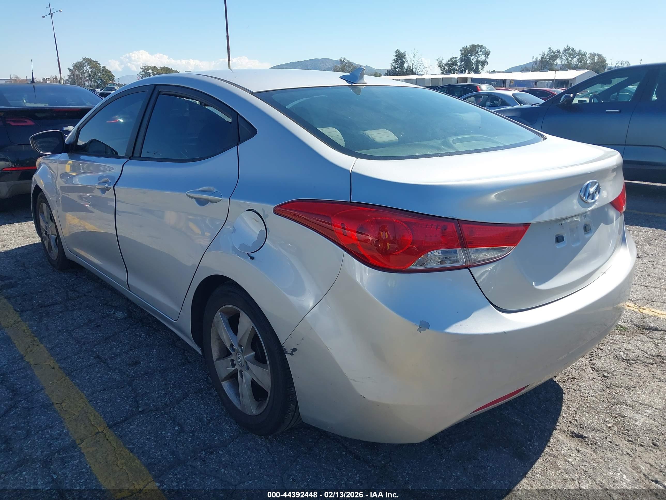 HYUNDAI ELANTRA image 6
