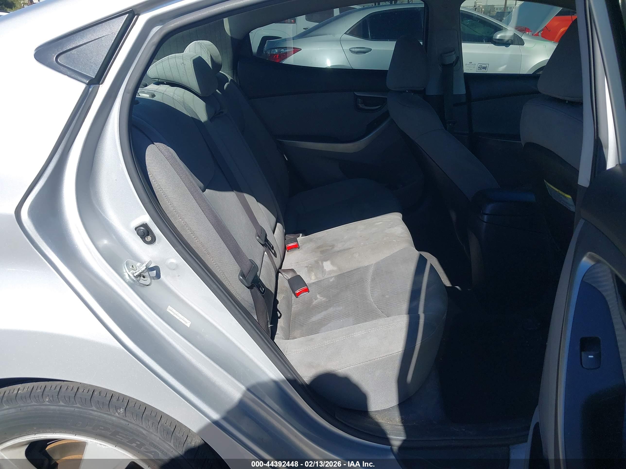 HYUNDAI ELANTRA image 8