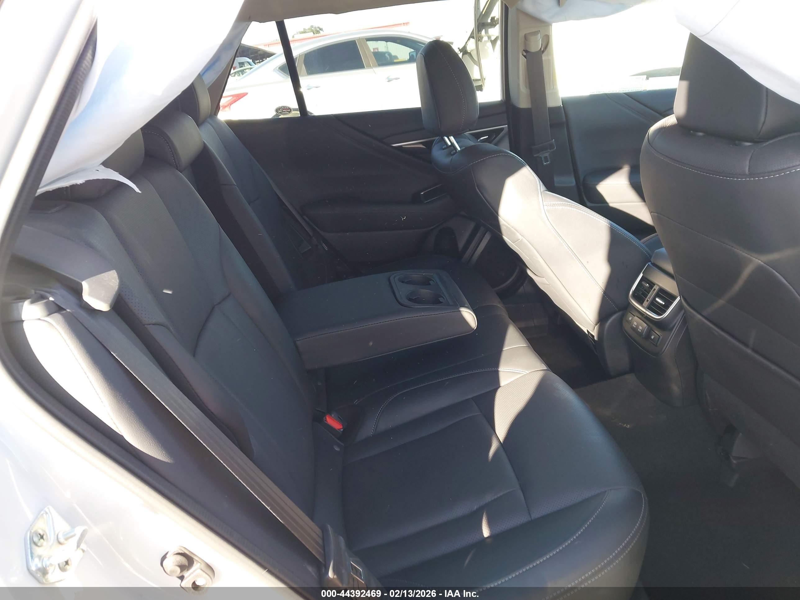 SUBARU OUTBACK image 8