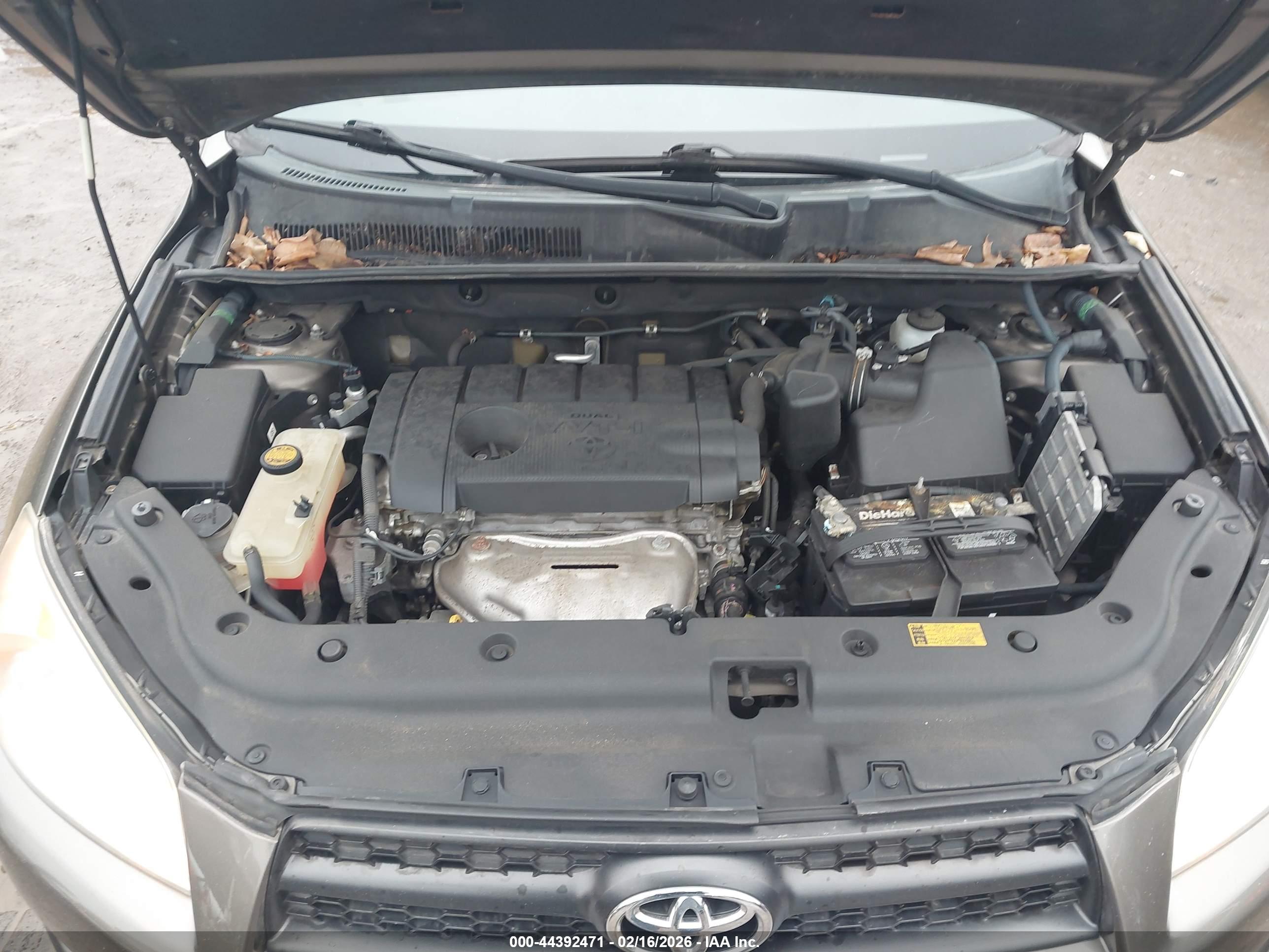 TOYOTA RAV4 image 10