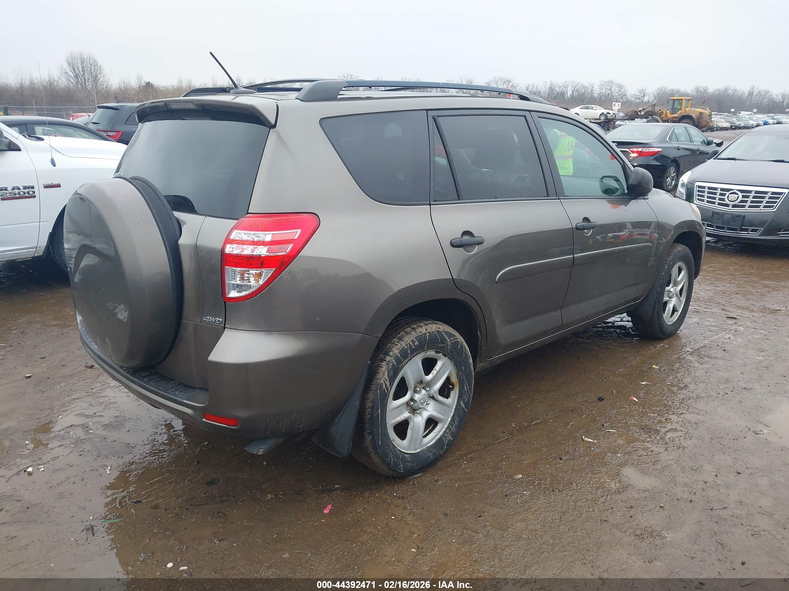 TOYOTA RAV4 image 4