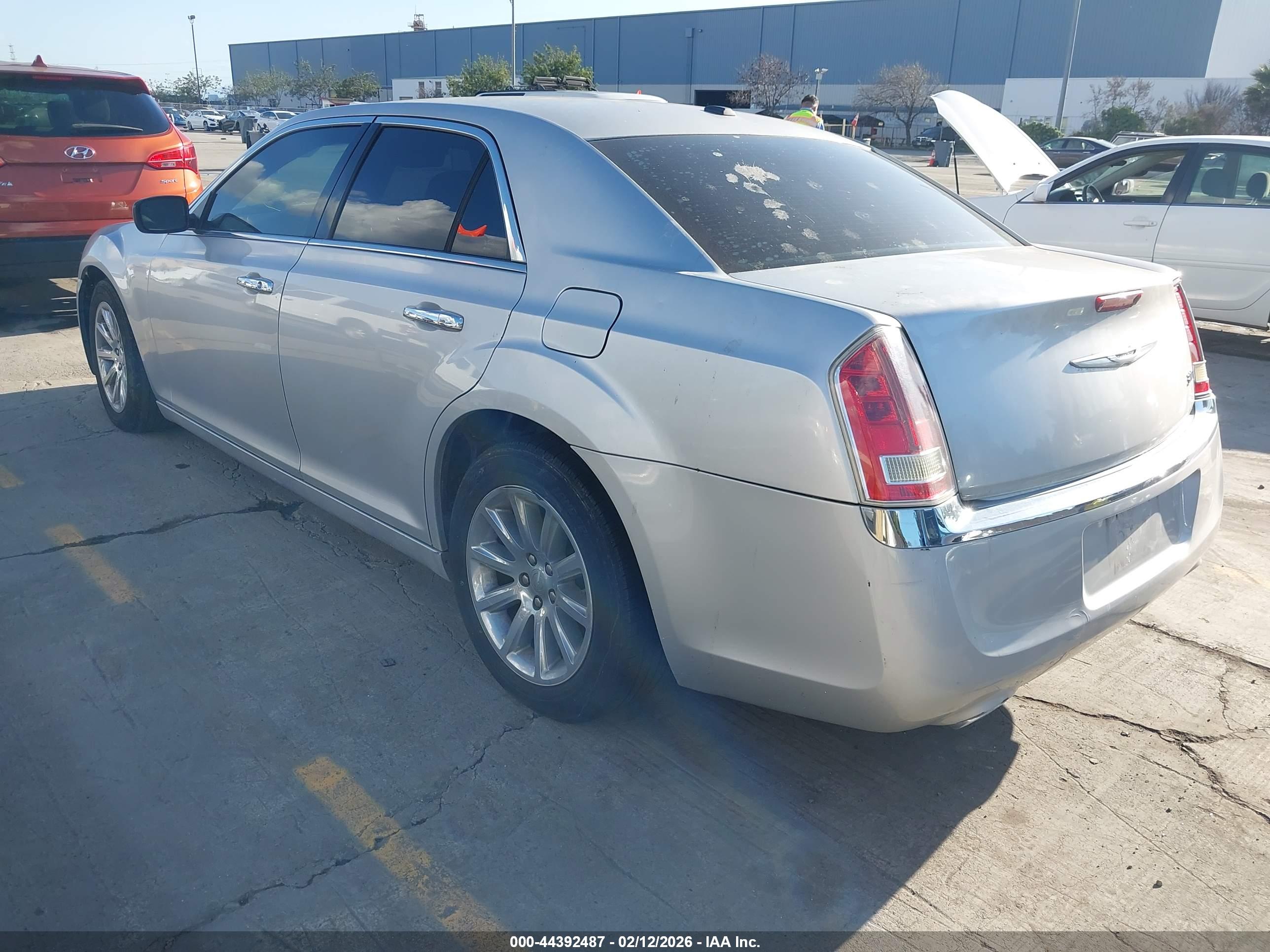 CHRYSLER 300 image 3