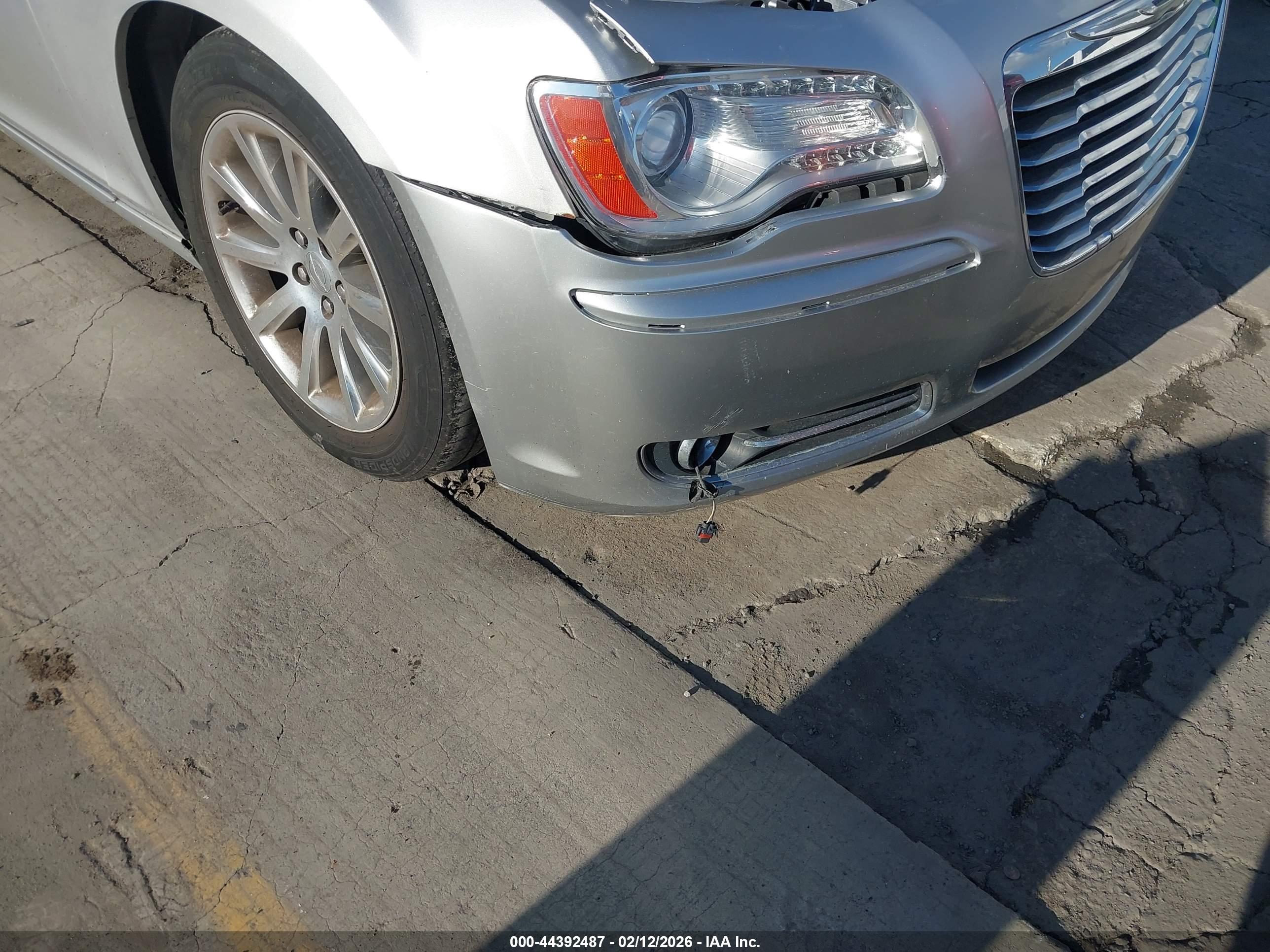 CHRYSLER 300 image 6