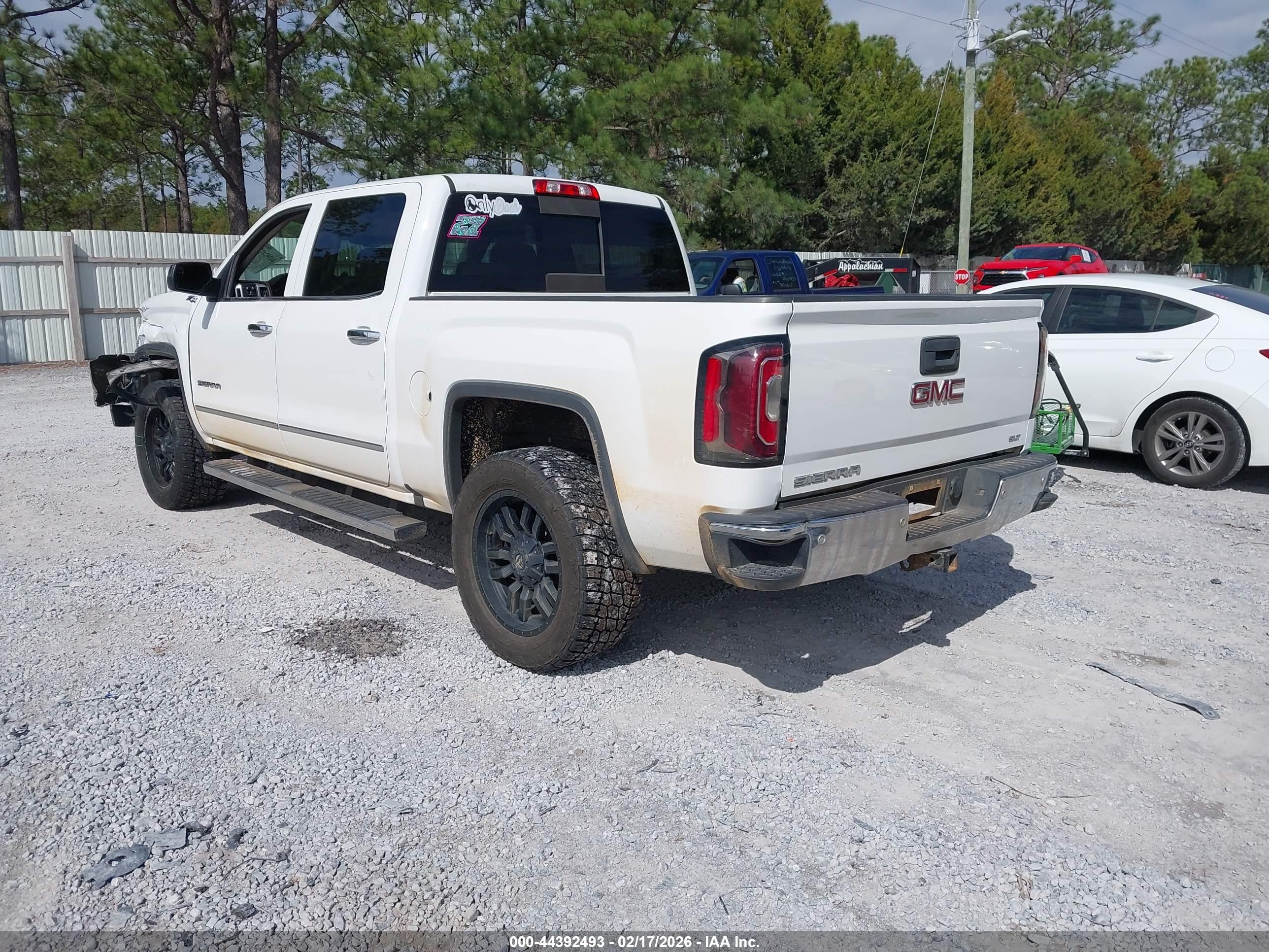GMC SIERRA image 3