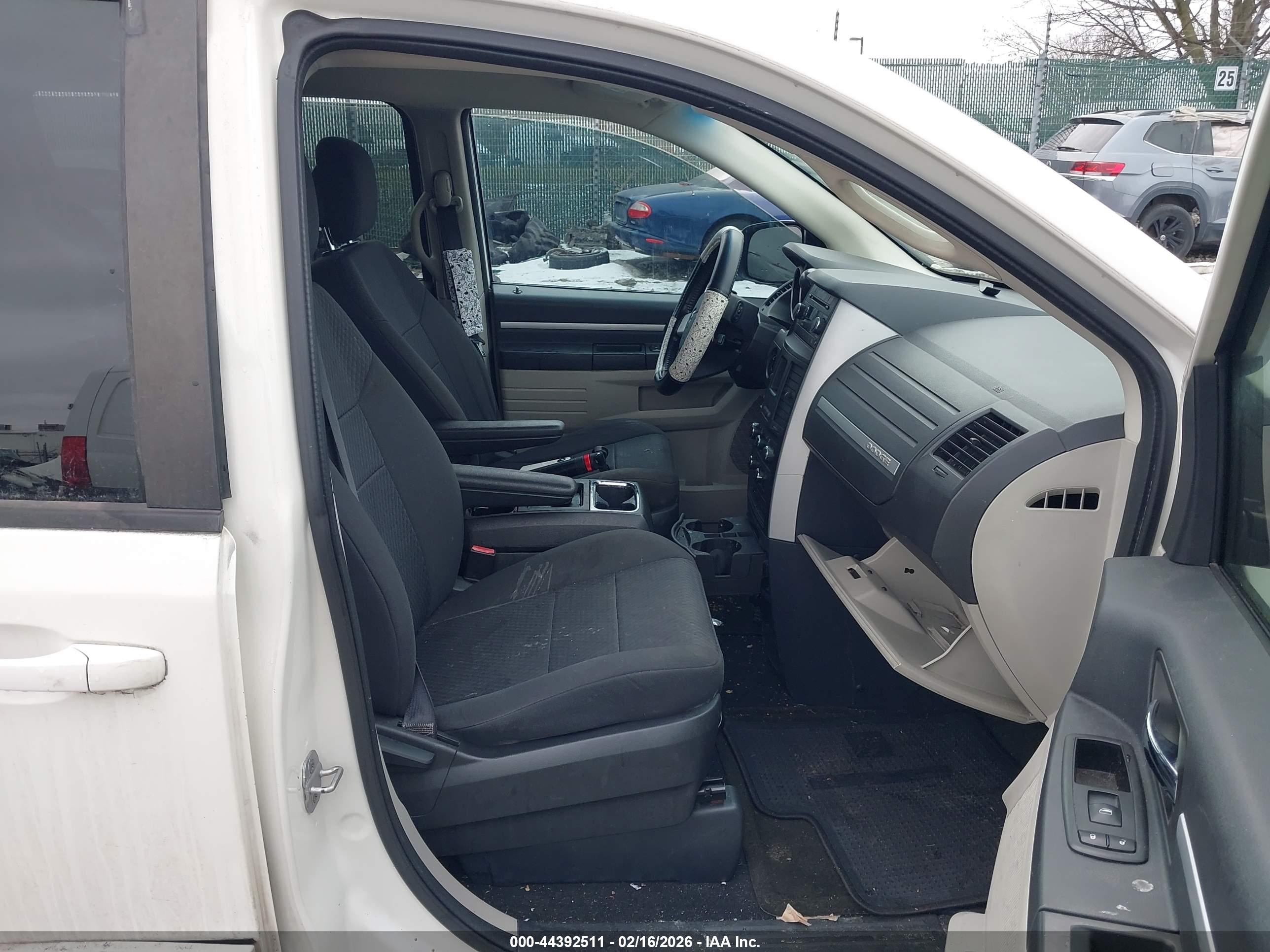 DODGE GRAND image 5