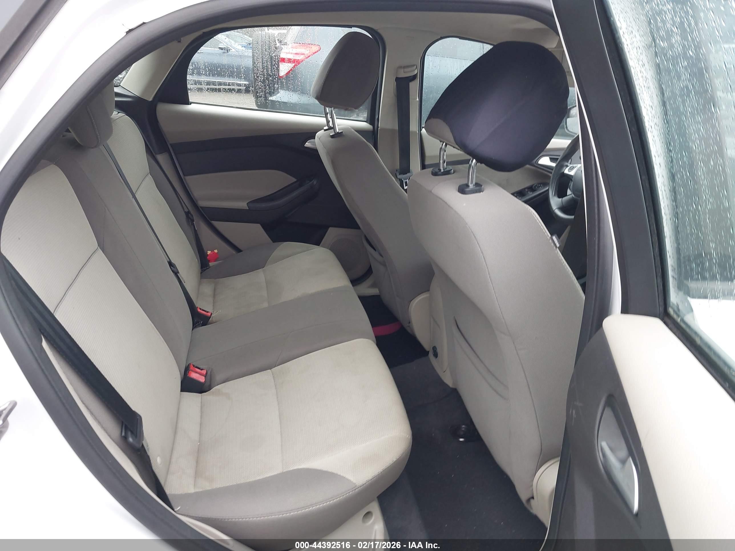 FORD FOCUS image 8