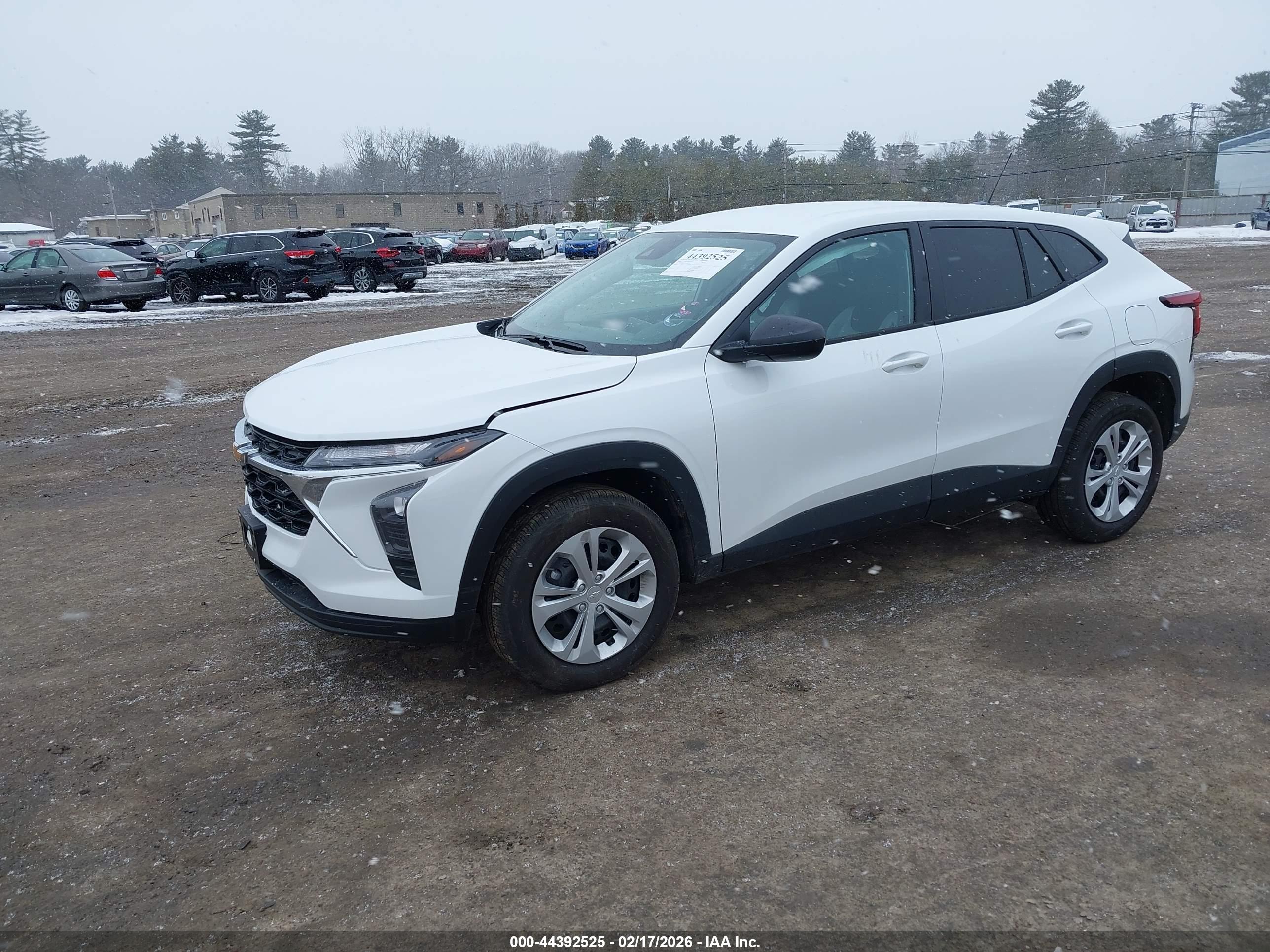 CHEVROLET TRAX image 2