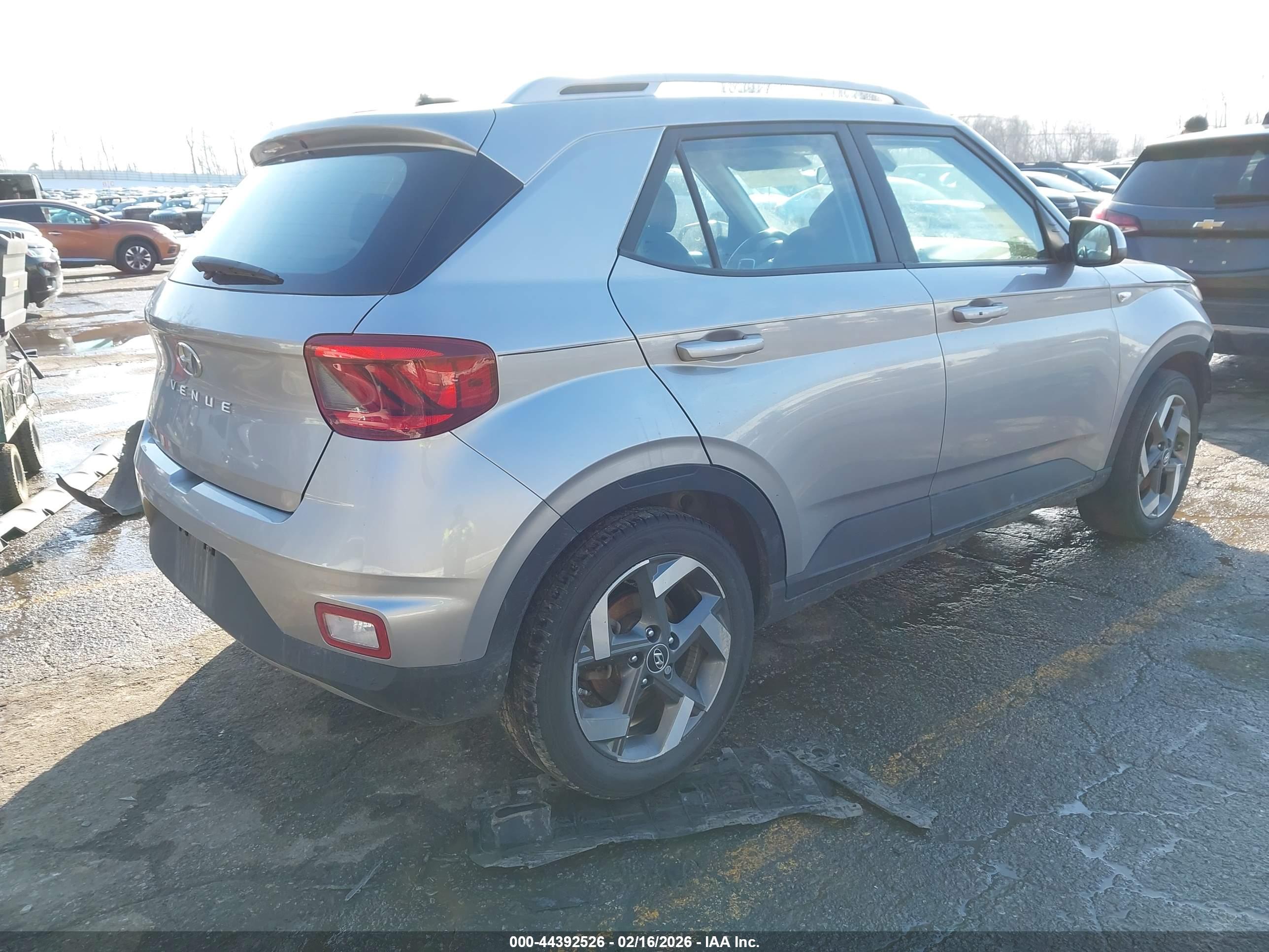 HYUNDAI VENUE image 4